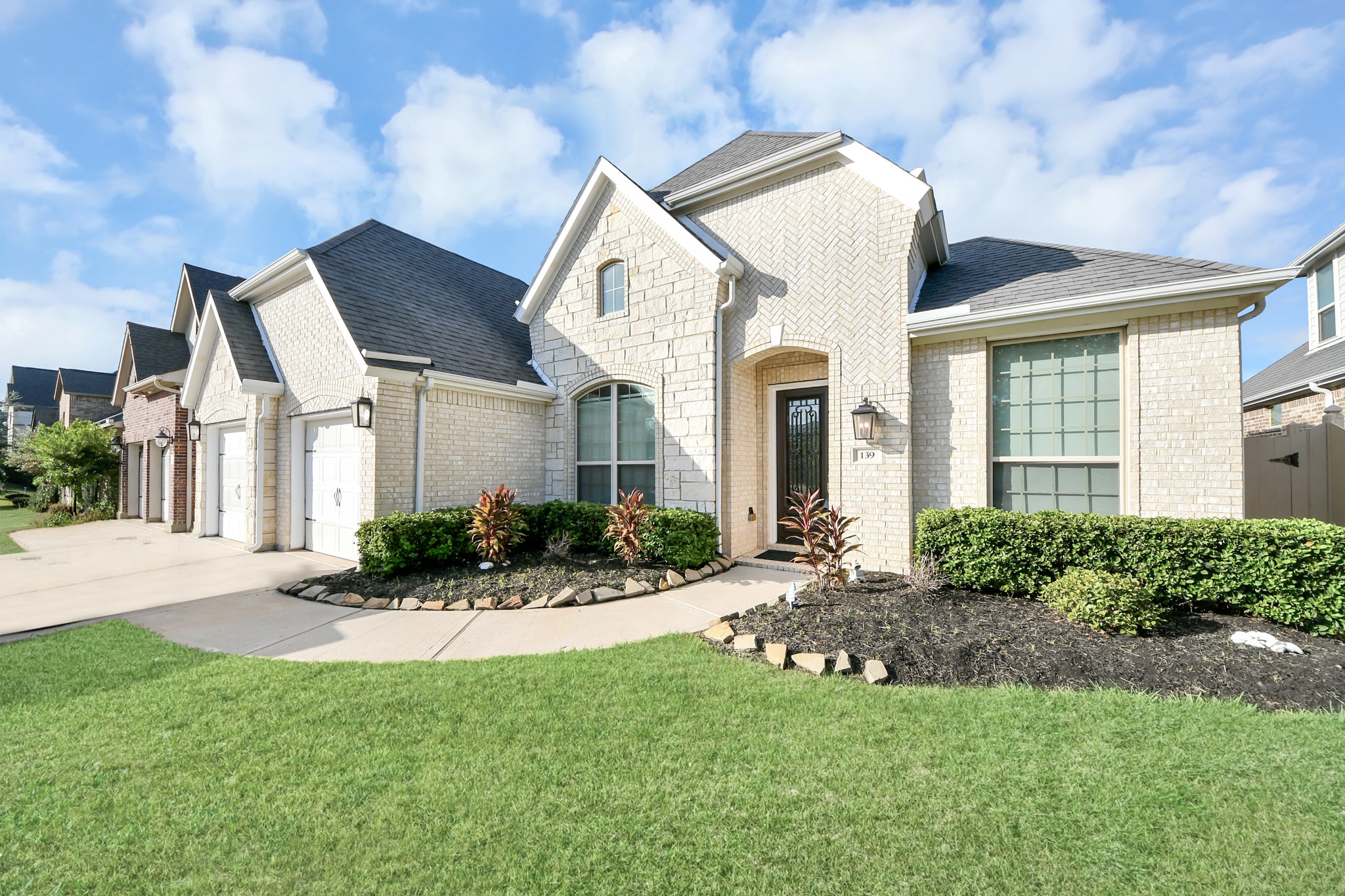 139 Round Lake Drive, Rosenberg, TX 77469