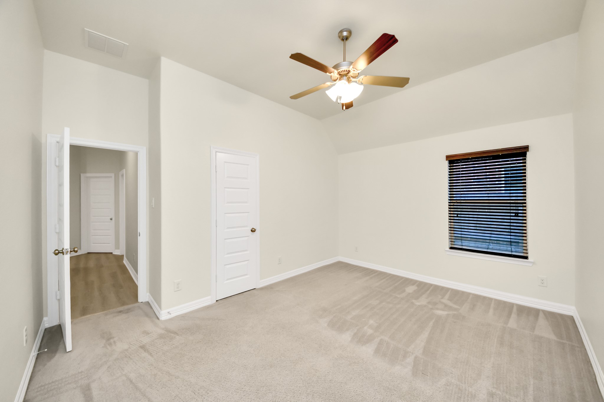 139 Round Lake Drive, Rosenberg, TX 77469