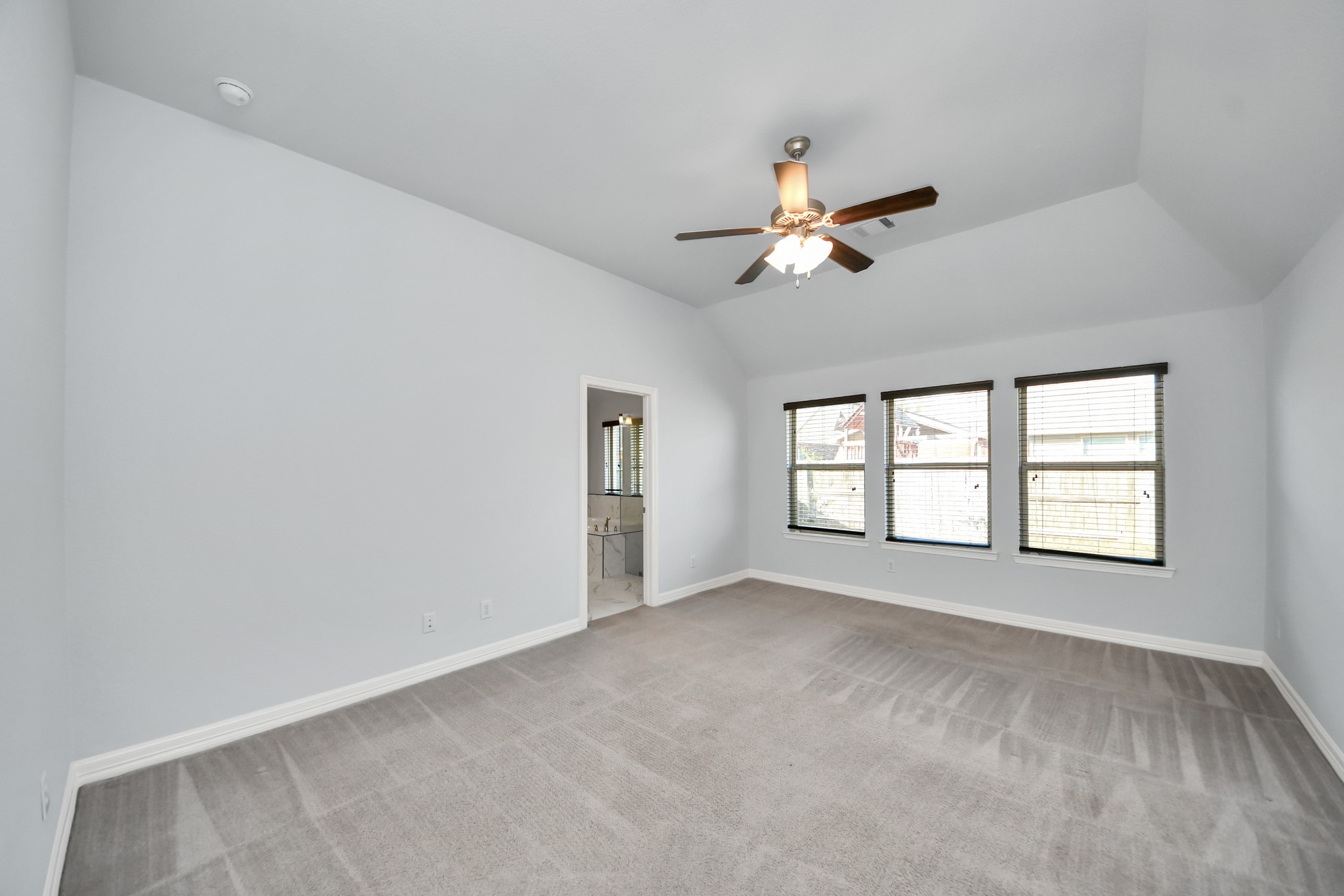 139 Round Lake Drive, Rosenberg, TX 77469