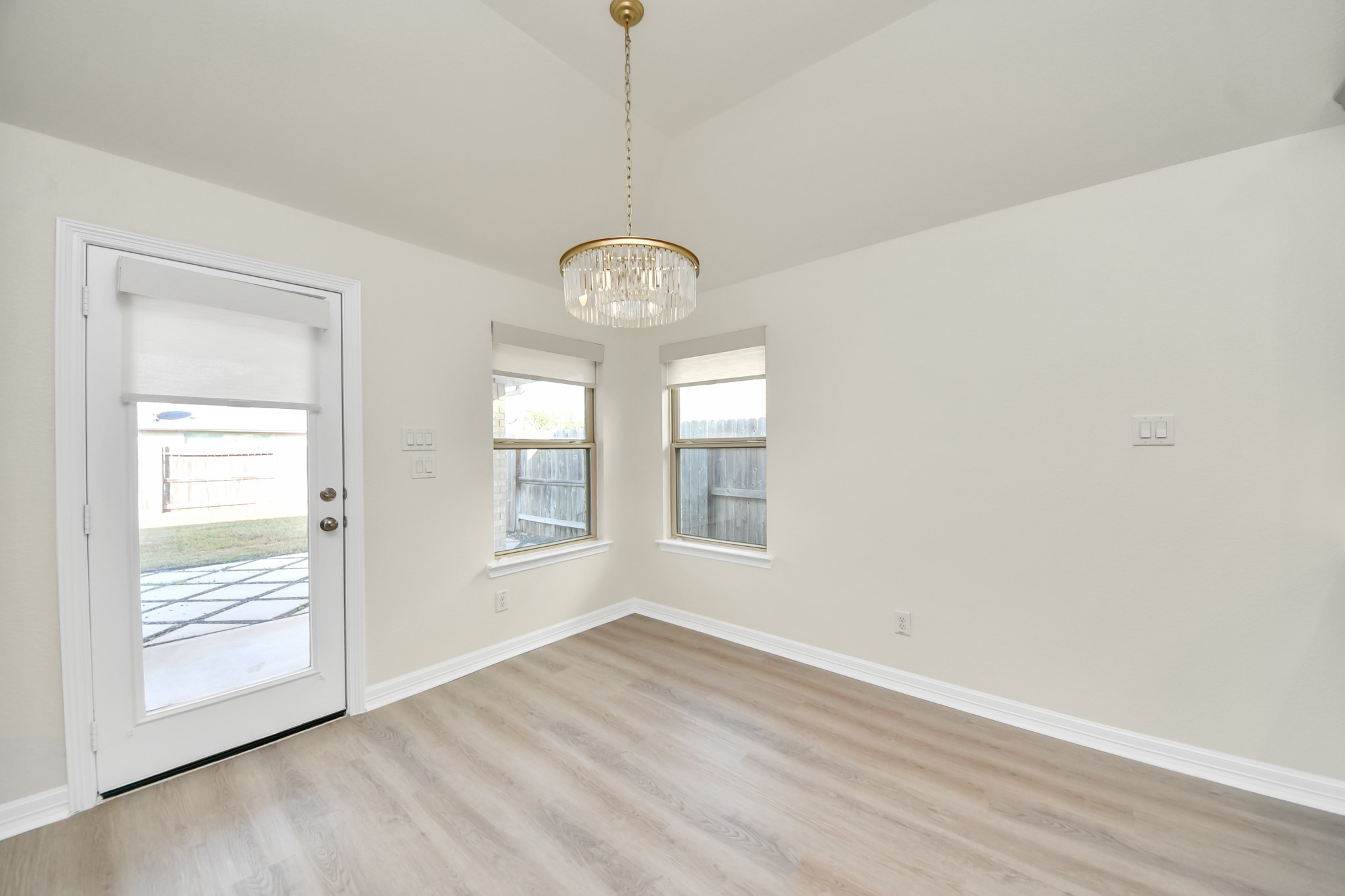 139 Round Lake Drive, Rosenberg, TX 77469