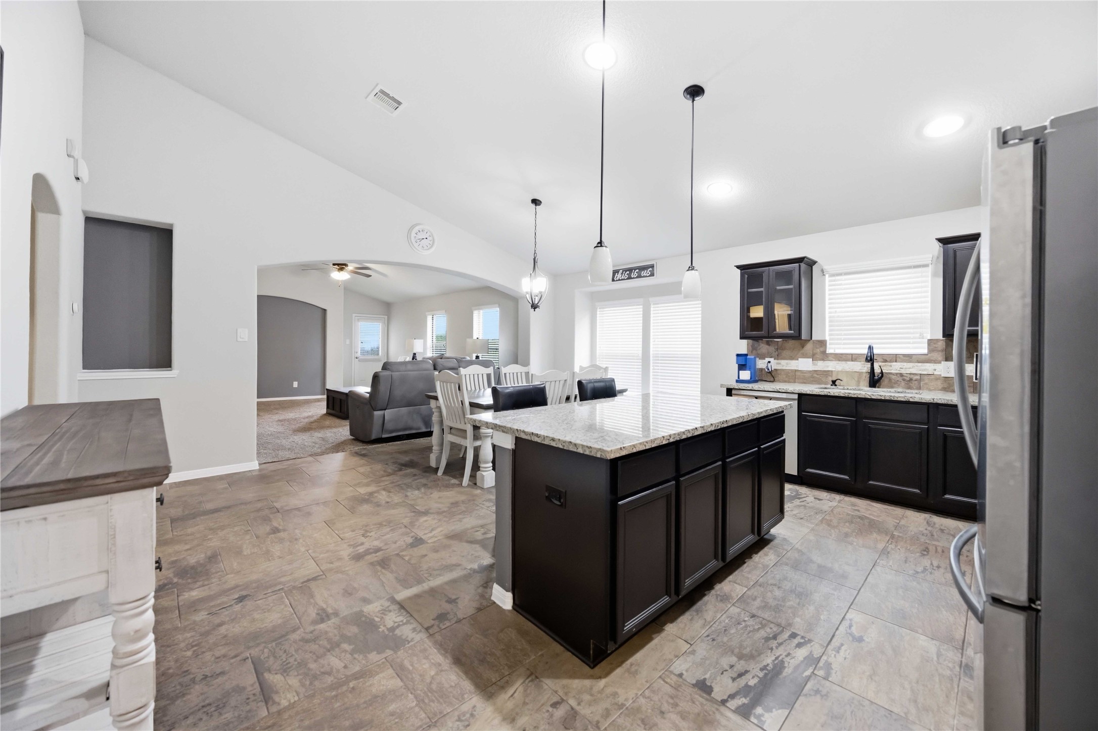 712 Rim Water Drive, Alvin, TX 77511