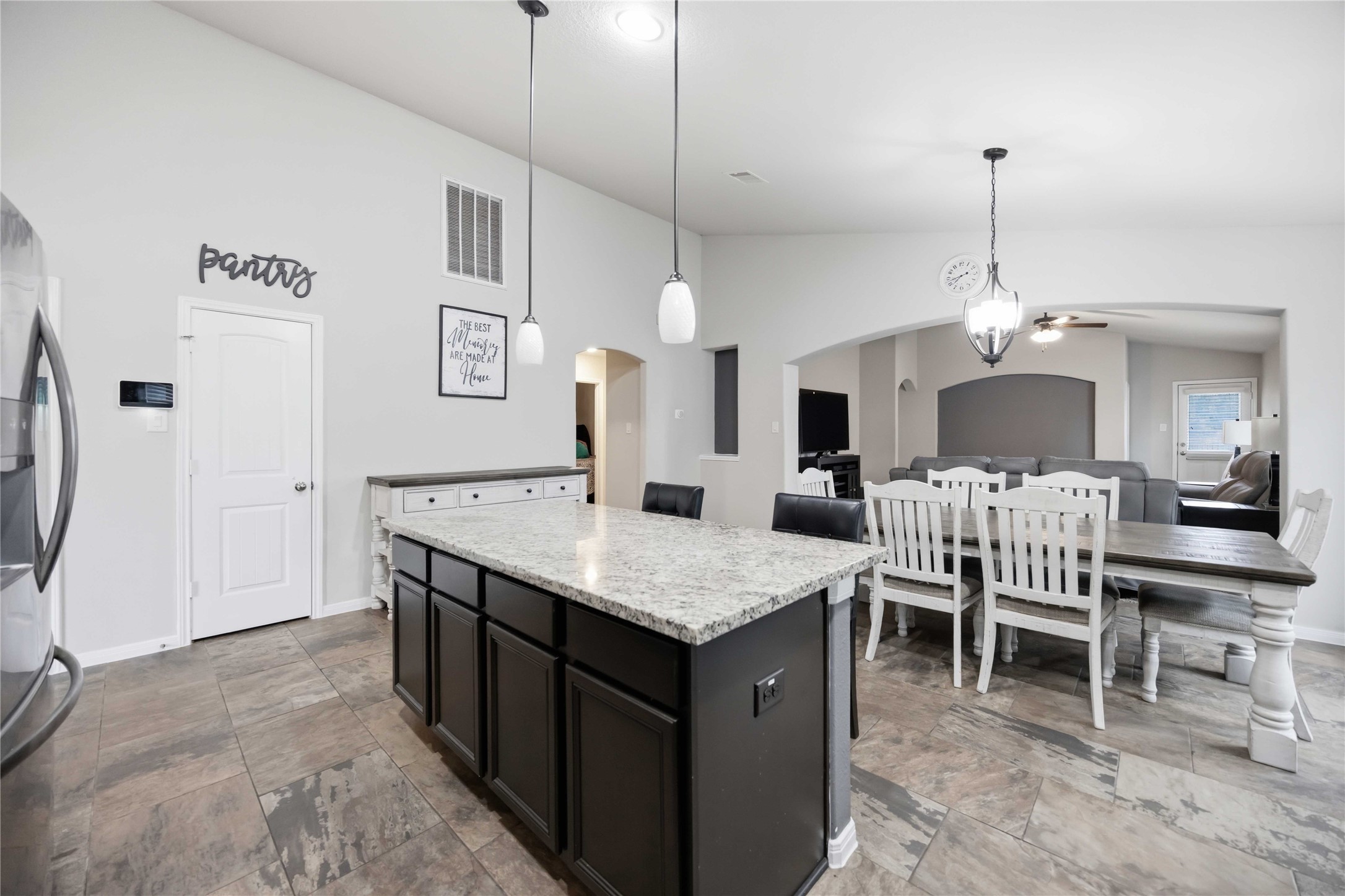 712 Rim Water Drive, Alvin, TX 77511