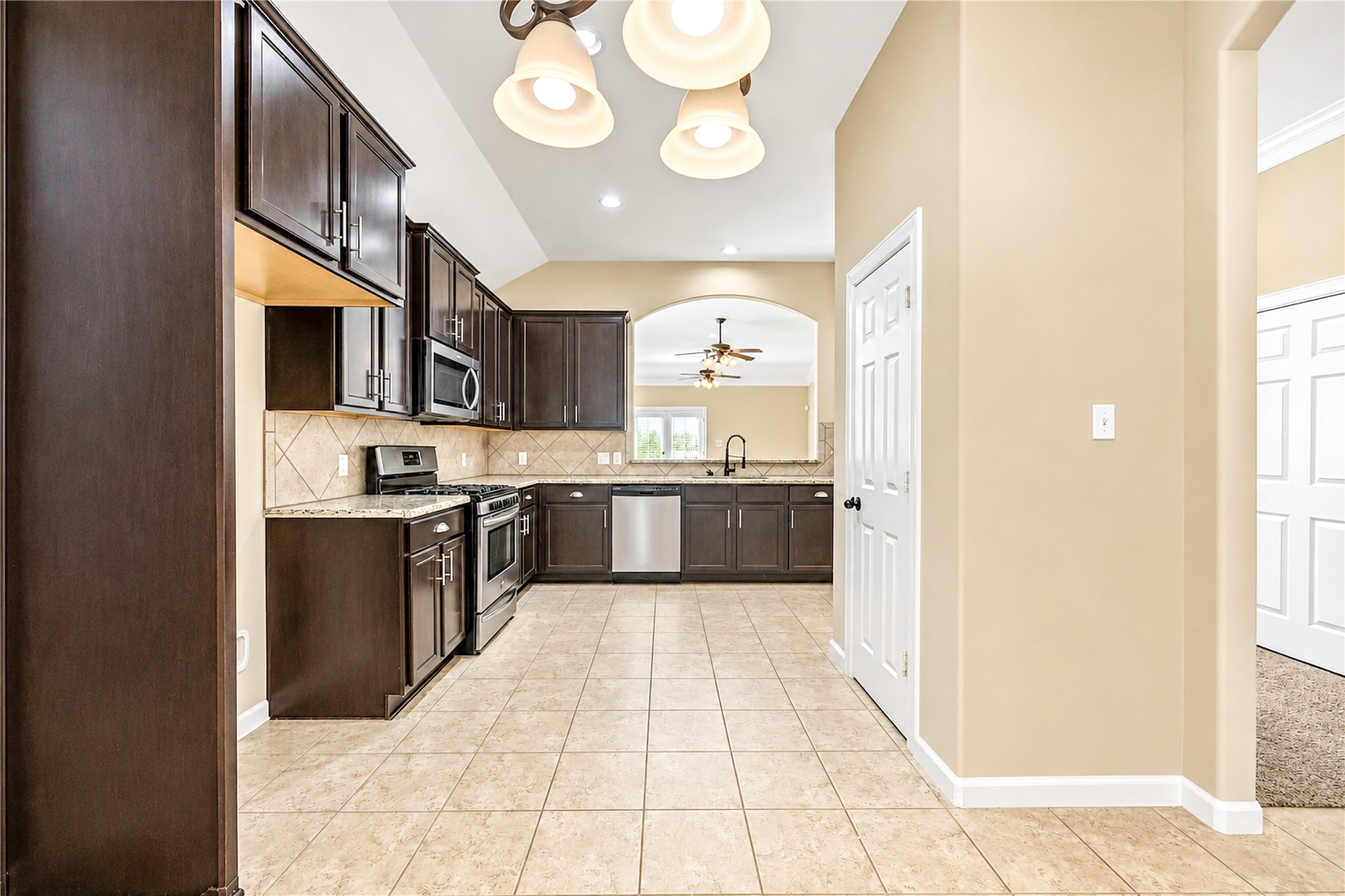 228 Country Crossing Circle, Magnolia, TX 77354