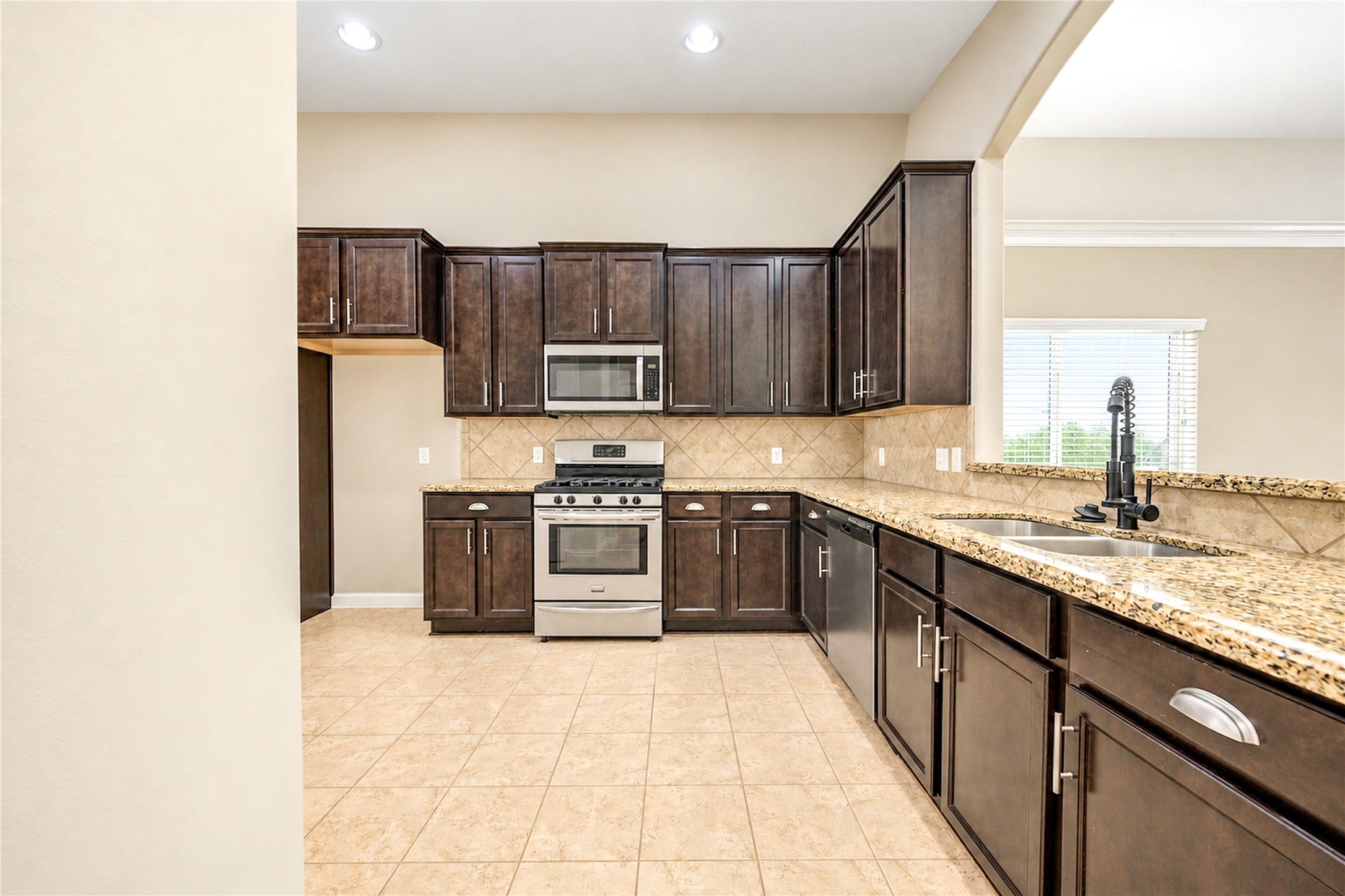 228 Country Crossing Circle, Magnolia, TX 77354