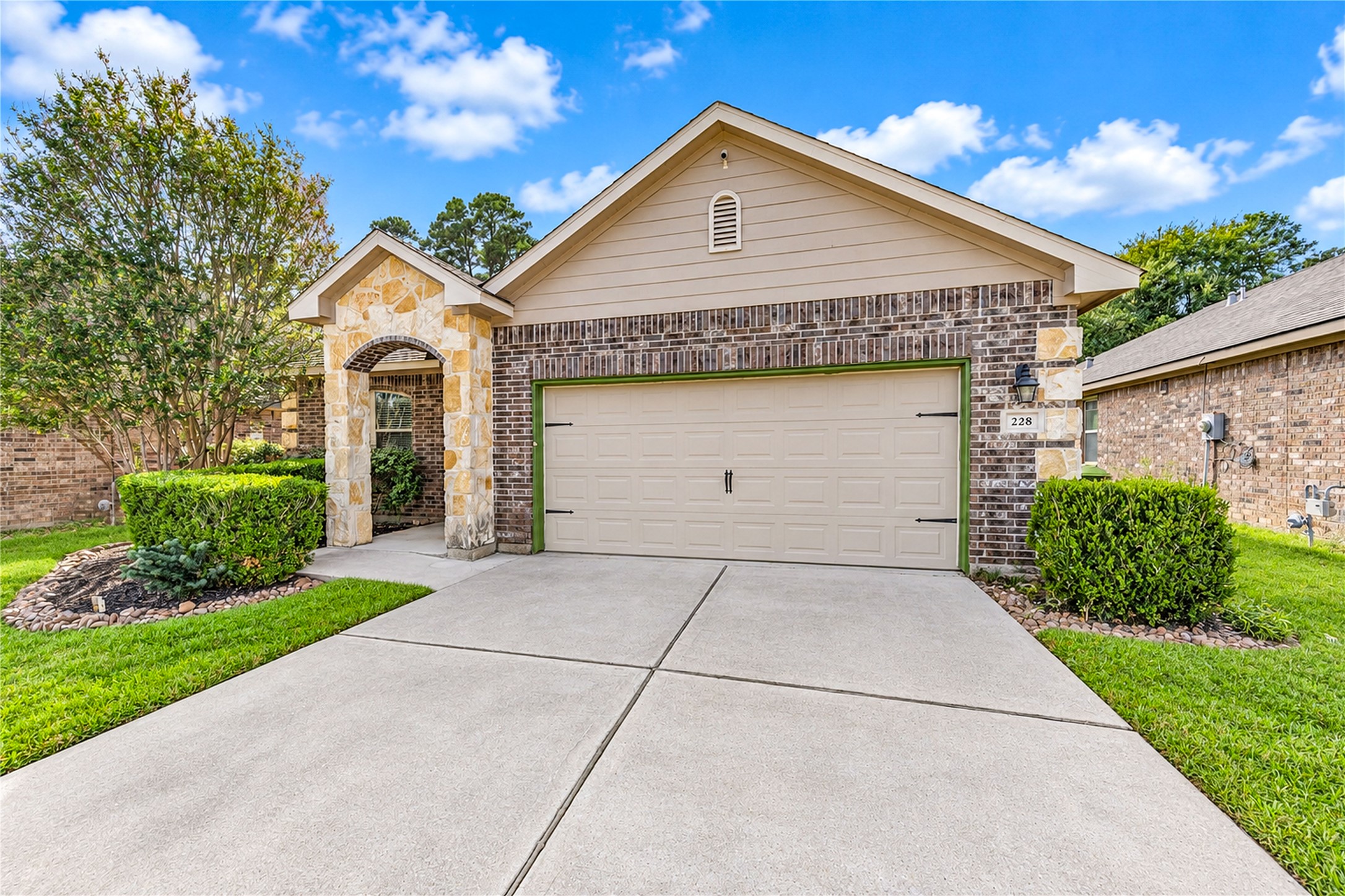 228 Country Crossing Circle, Magnolia, TX 77354 228 Country Crossing Circle, Magnolia, TX 77354