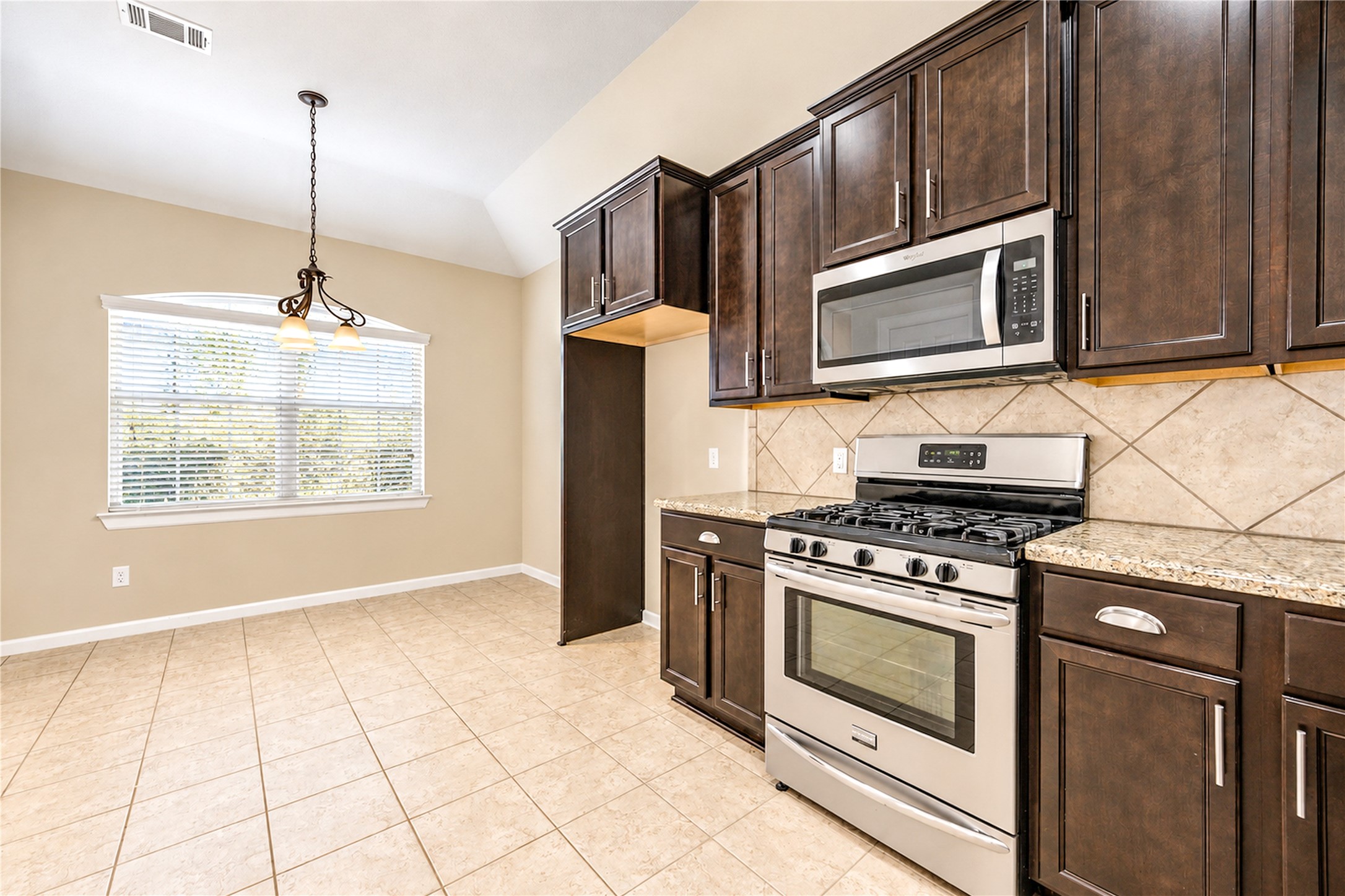 228 Country Crossing Circle, Magnolia, TX 77354