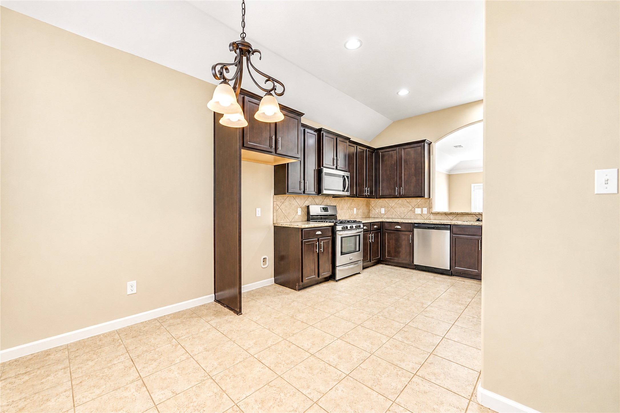 228 Country Crossing Circle, Magnolia, TX 77354
