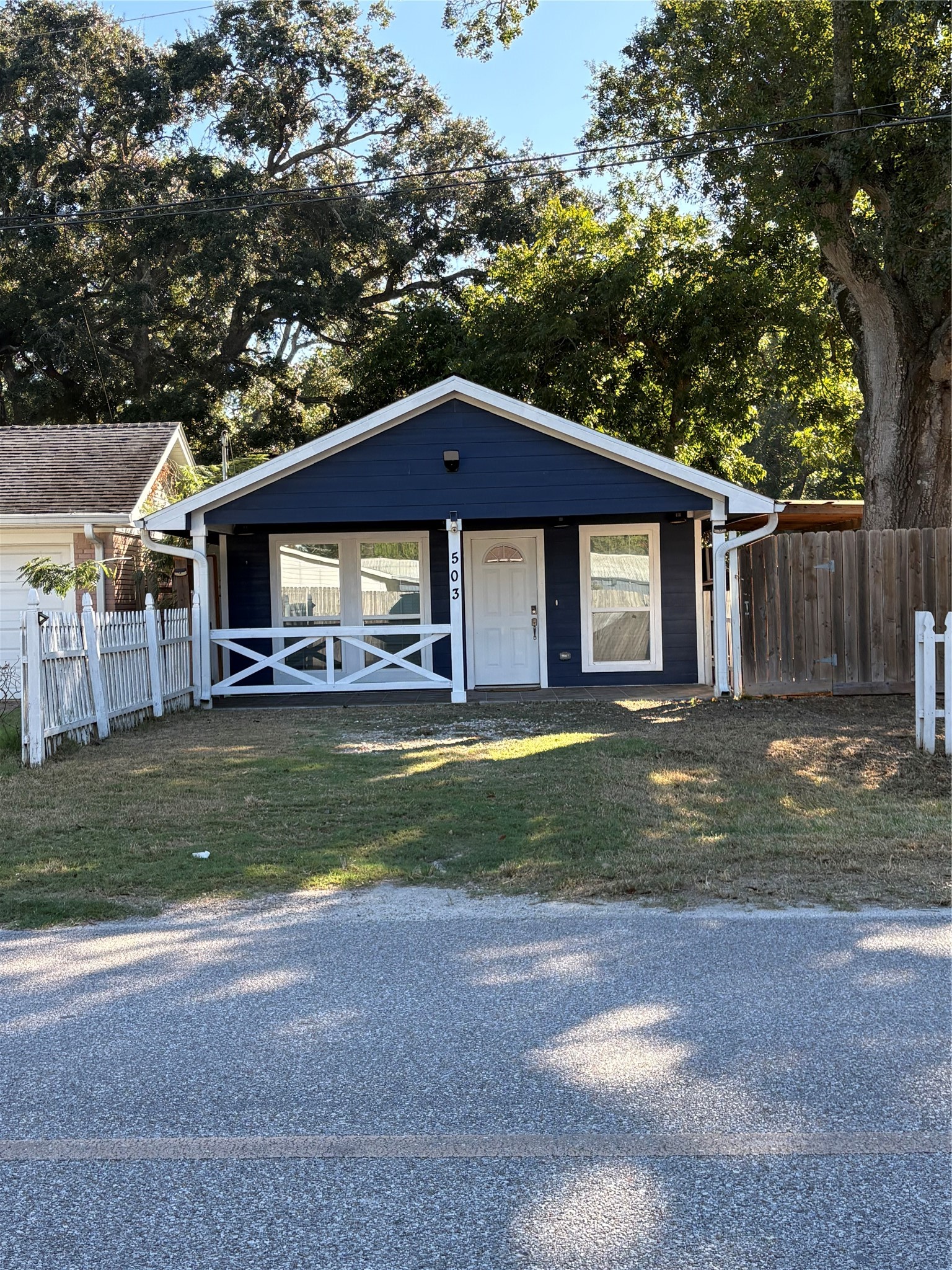 503 S Jack Street, #B, Alvin, TX 77511