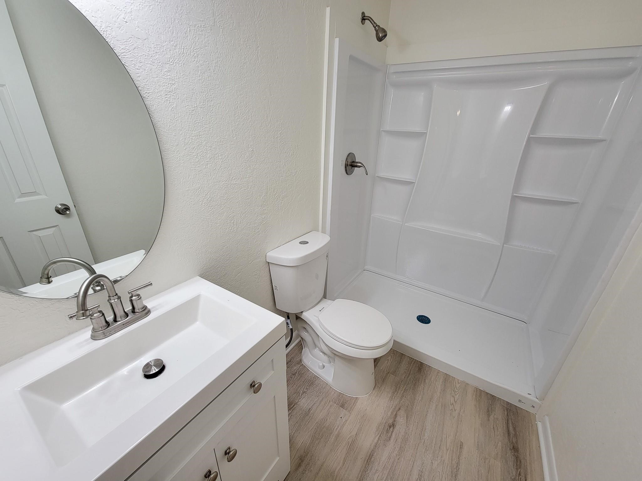 725 Cahill Road, Angleton, TX 77515