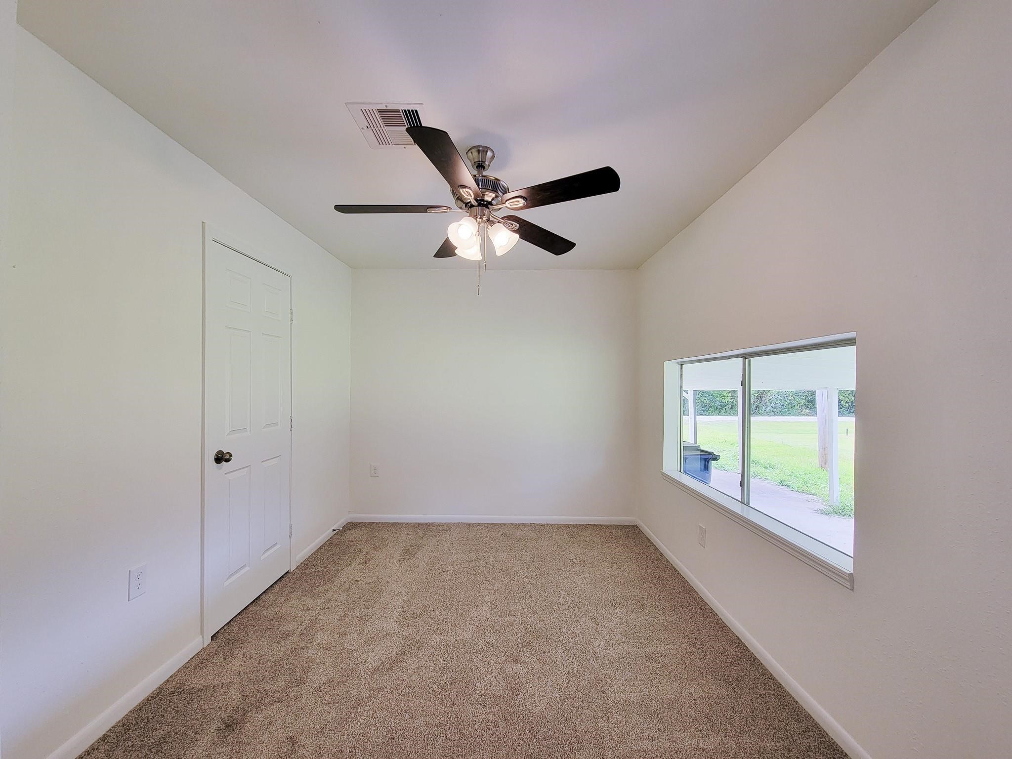 725 Cahill Road, Angleton, TX 77515