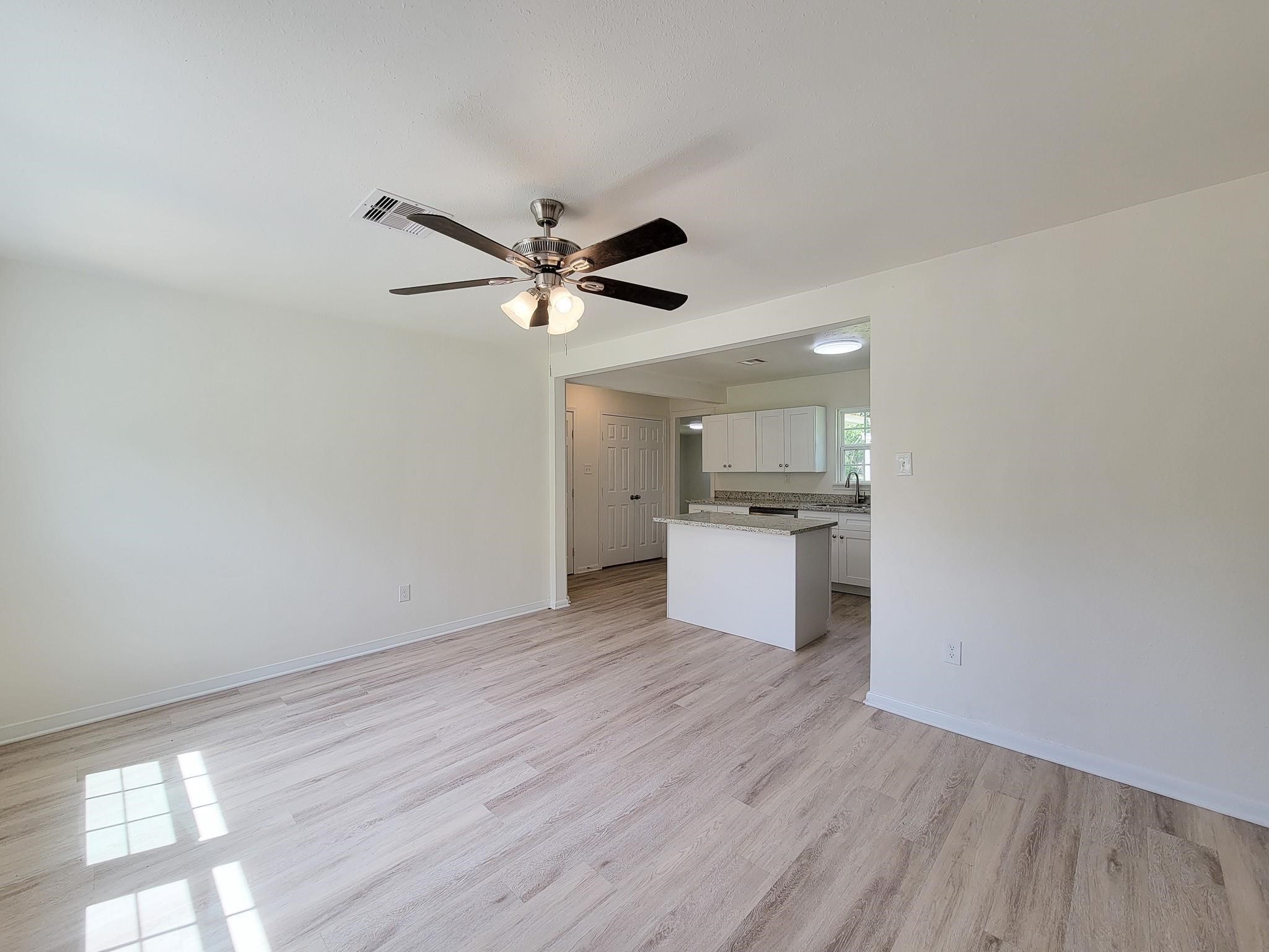725 Cahill Road, Angleton, TX 77515