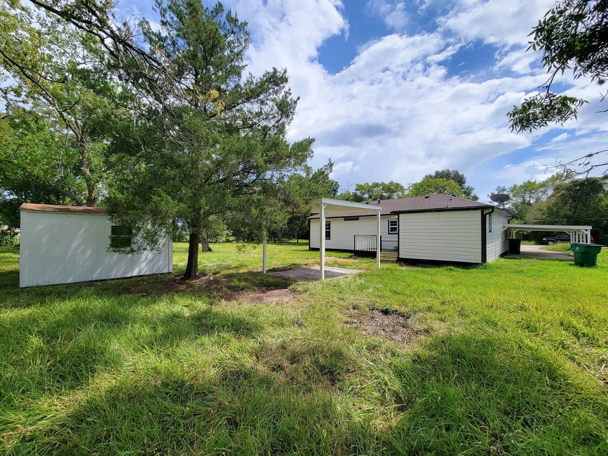 725 Cahill Road, Angleton, TX 77515