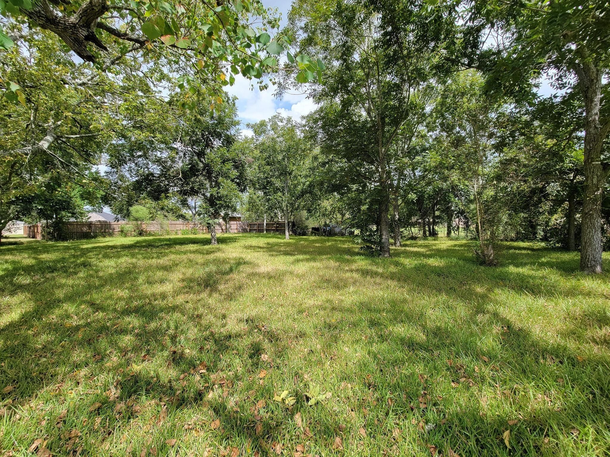 725 Cahill Road, Angleton, TX 77515