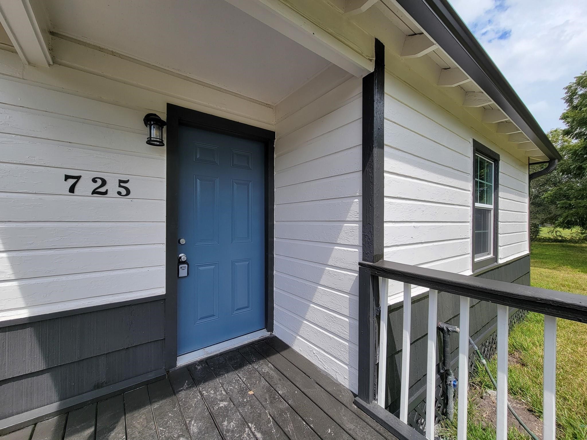 725 Cahill Road, Angleton, TX 77515