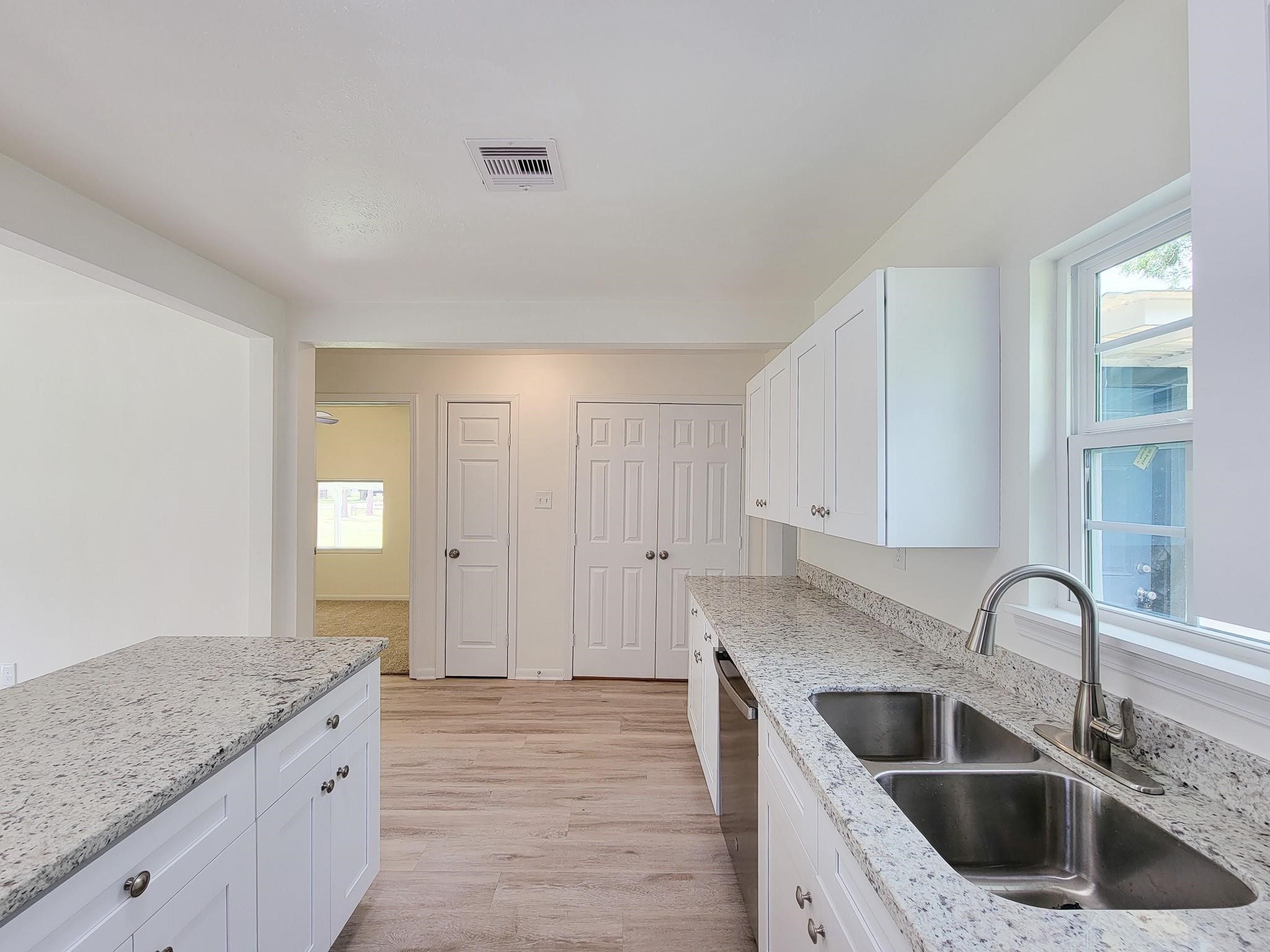 725 Cahill Road, Angleton, TX 77515