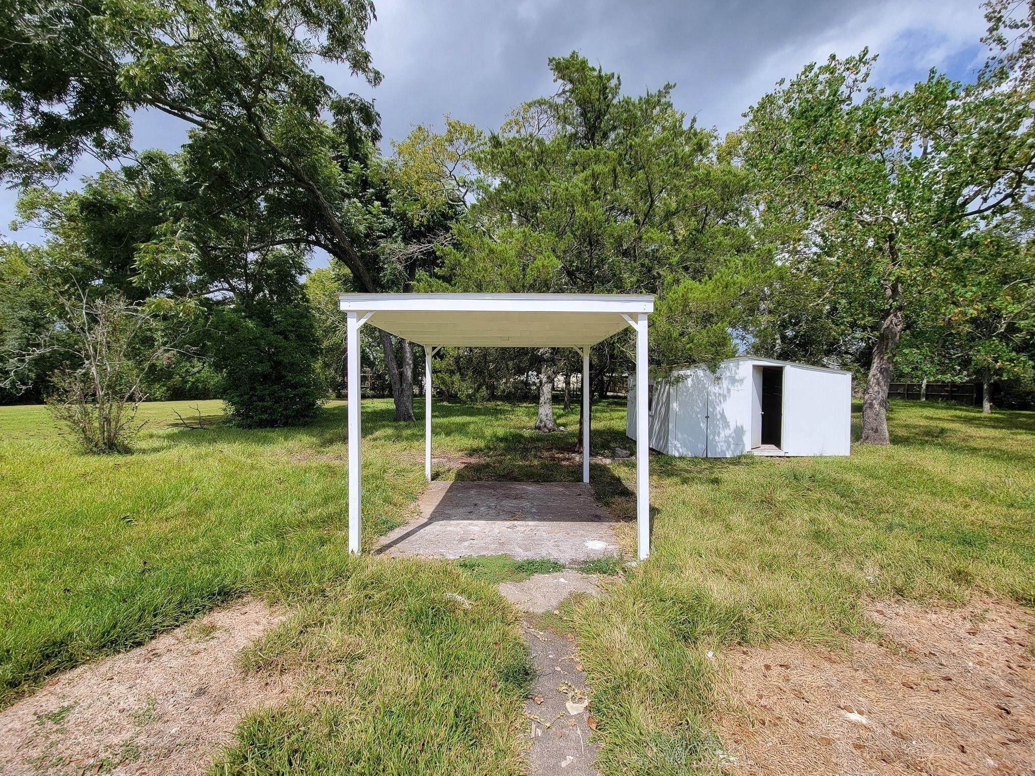 725 Cahill Road, Angleton, TX 77515