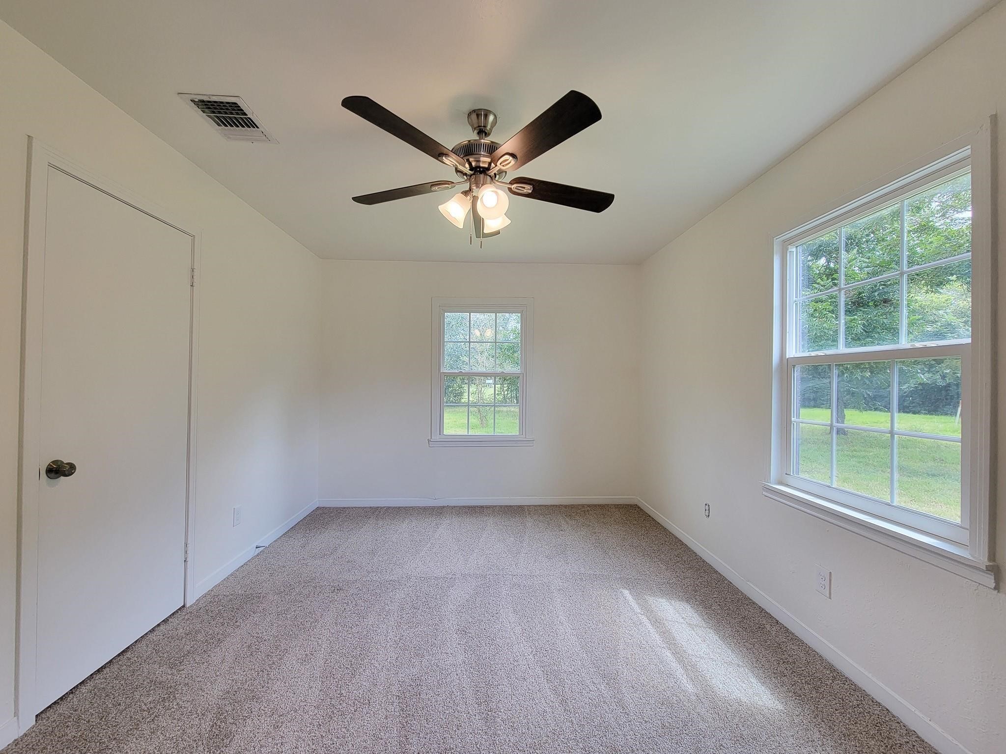 725 Cahill Road, Angleton, TX 77515