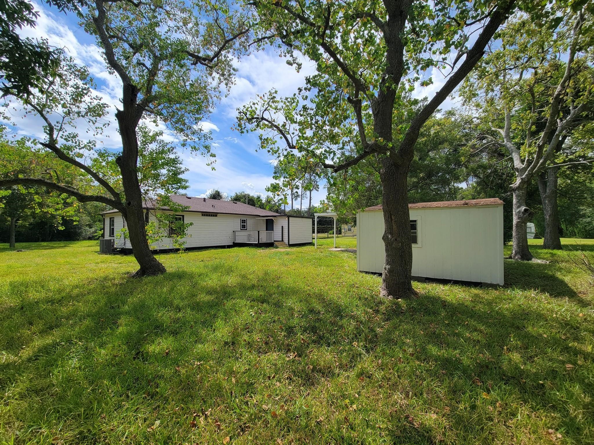 725 Cahill Road, Angleton, TX 77515