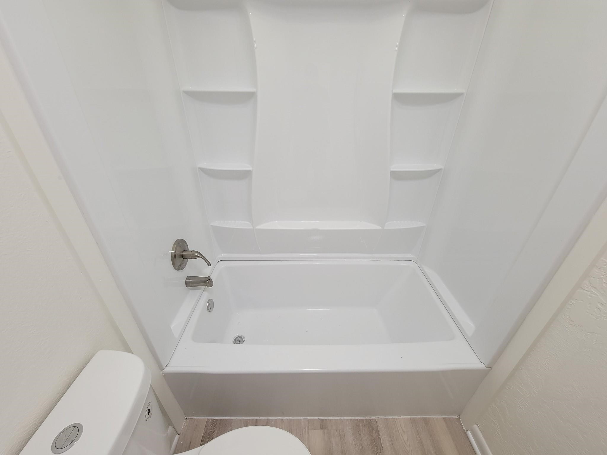 725 Cahill Road, Angleton, TX 77515