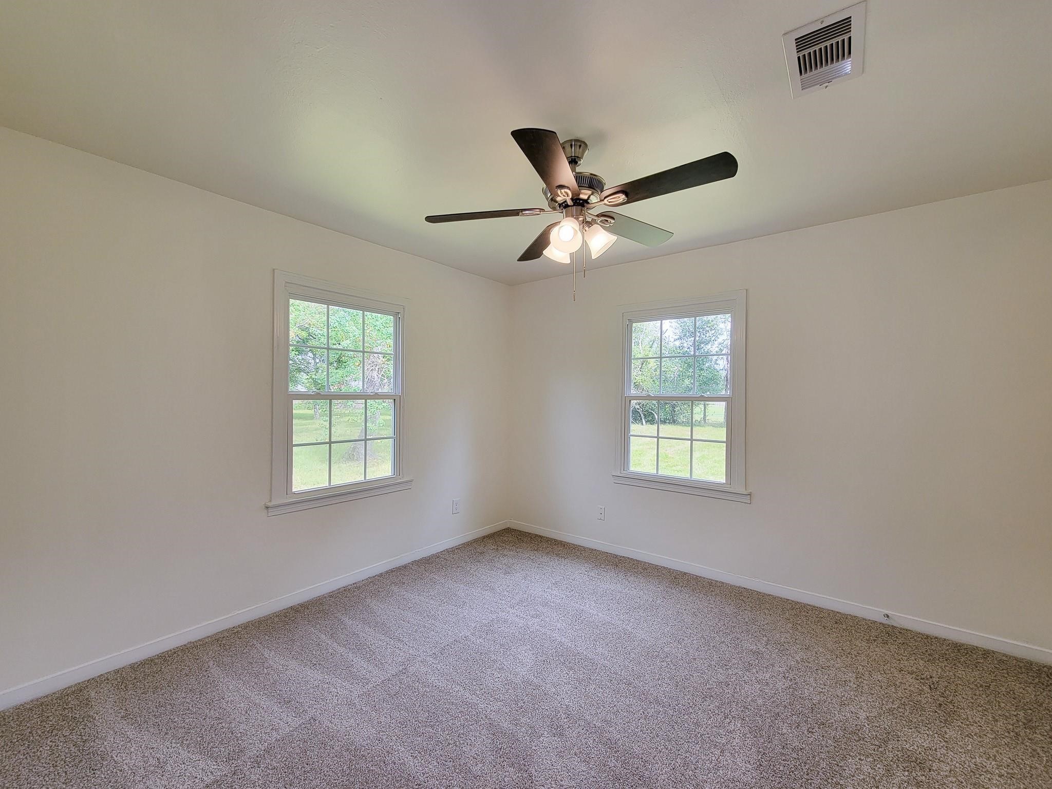 725 Cahill Road, Angleton, TX 77515