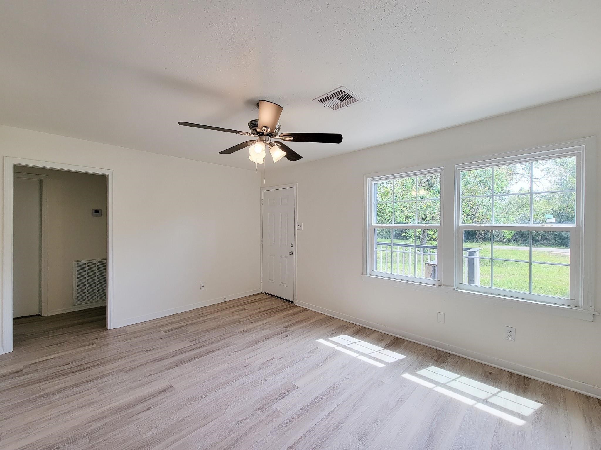 725 Cahill Road, Angleton, TX 77515