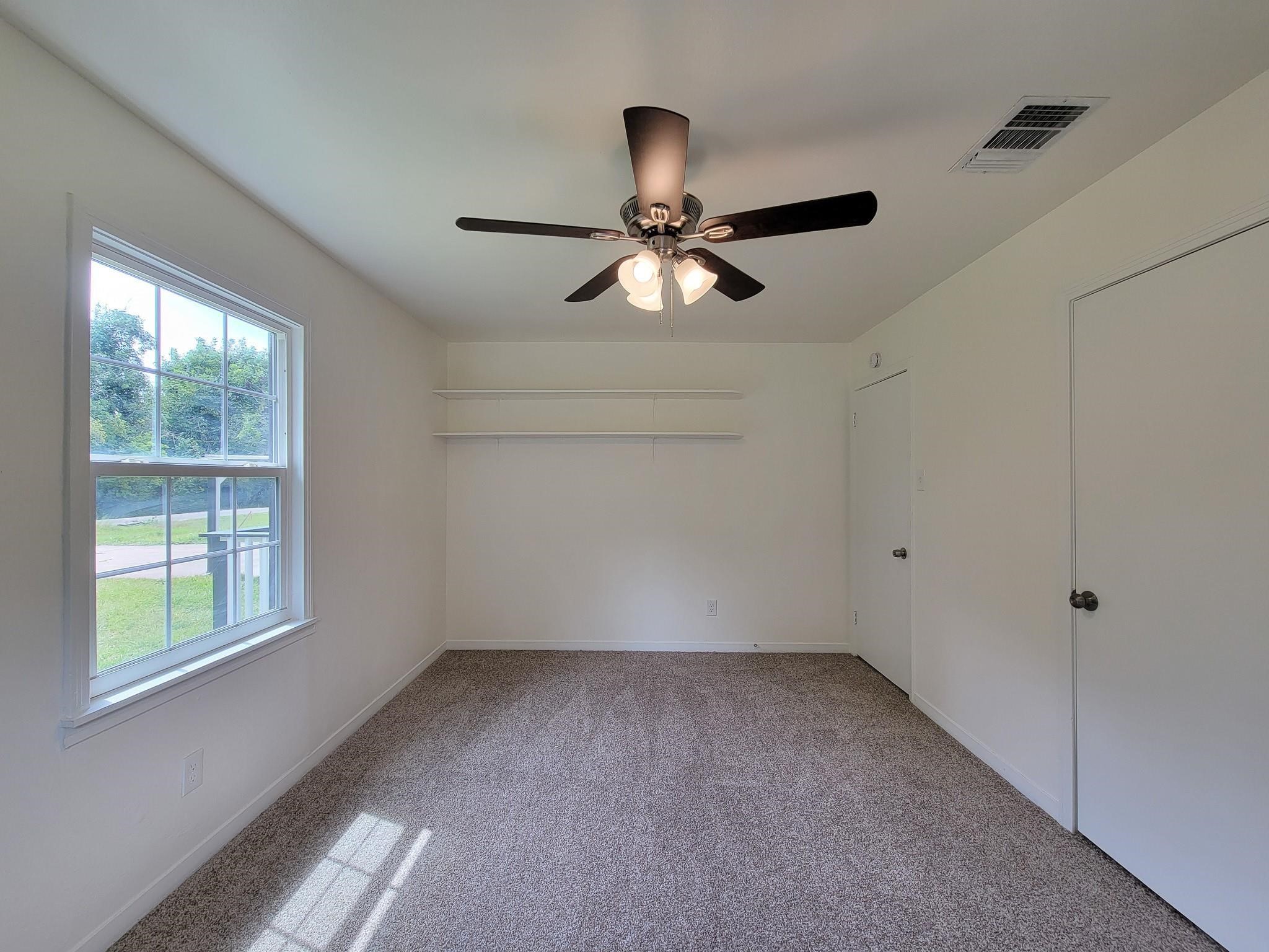 725 Cahill Road, Angleton, TX 77515