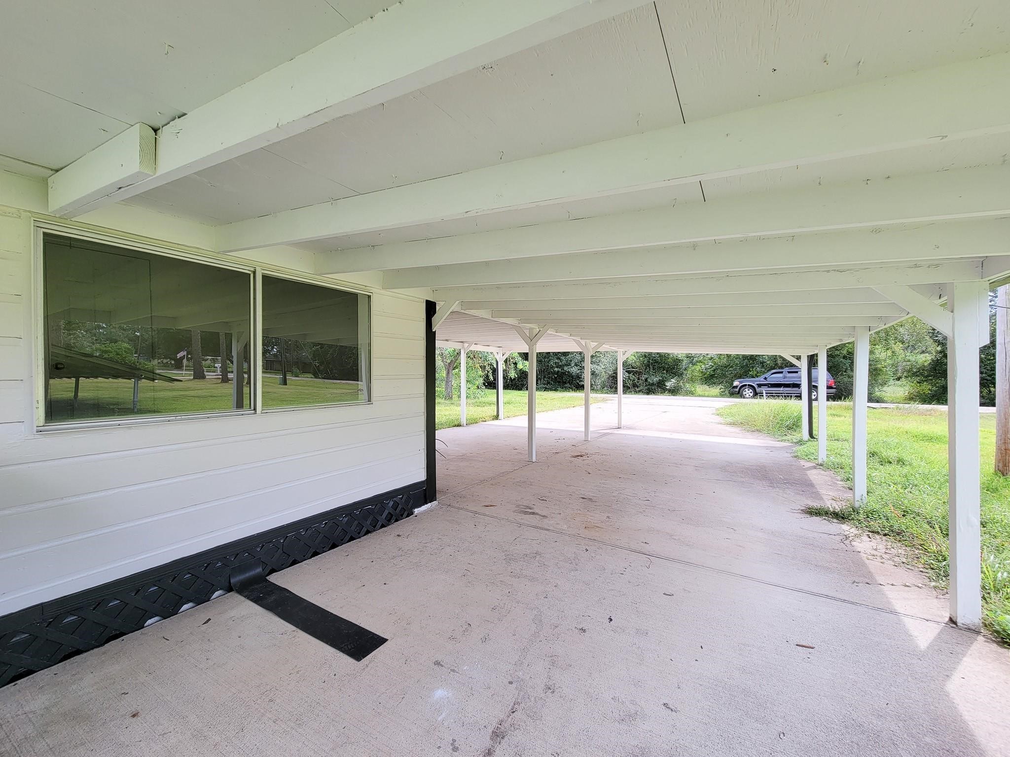 725 Cahill Road, Angleton, TX 77515