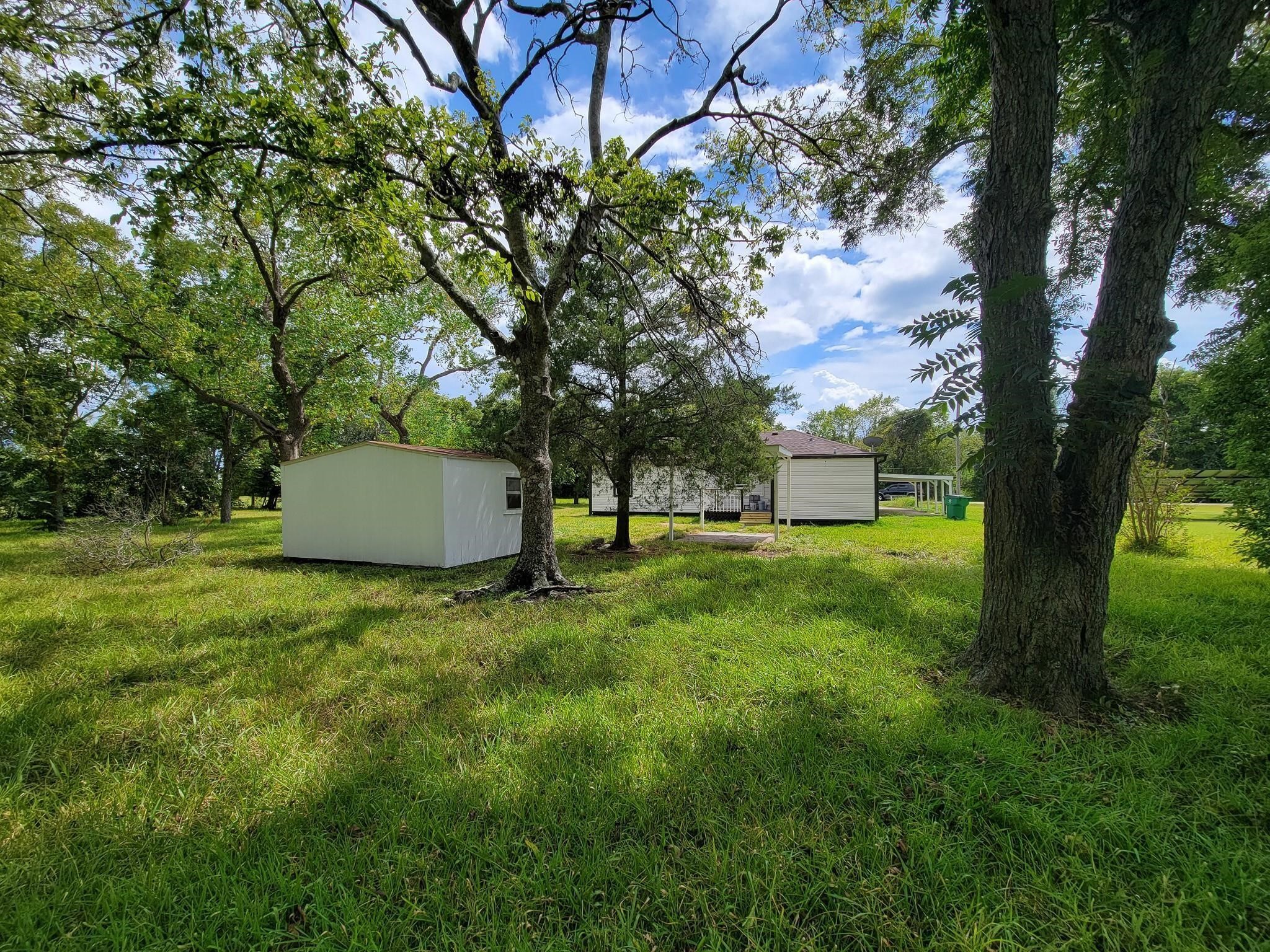 725 Cahill Road, Angleton, TX 77515