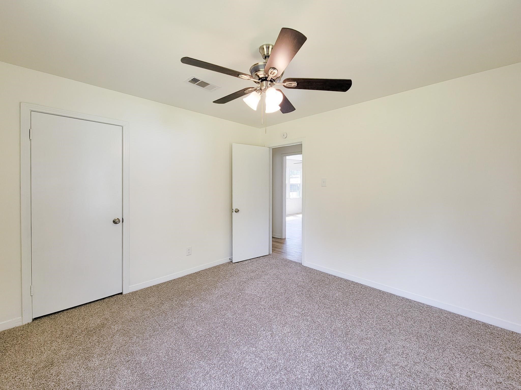 725 Cahill Road, Angleton, TX 77515
