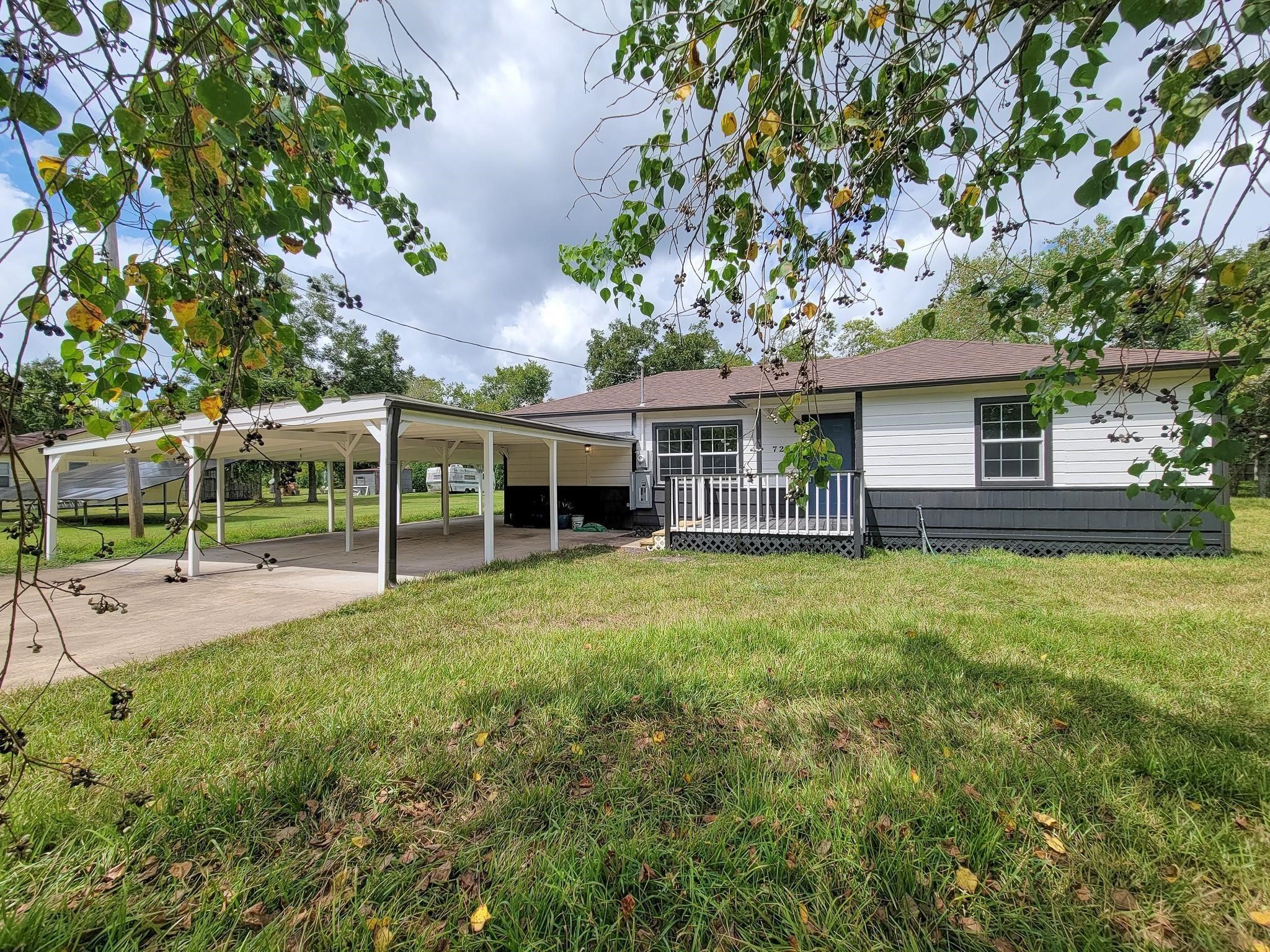 725 Cahill Road, Angleton, TX 77515
