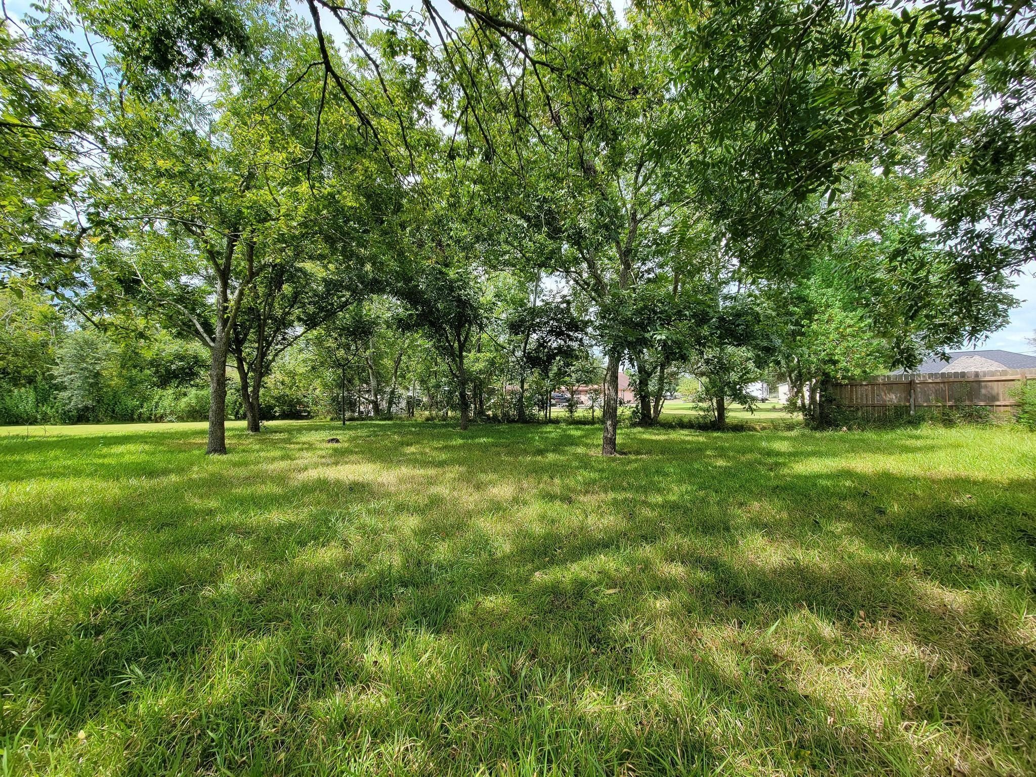 725 Cahill Road, Angleton, TX 77515