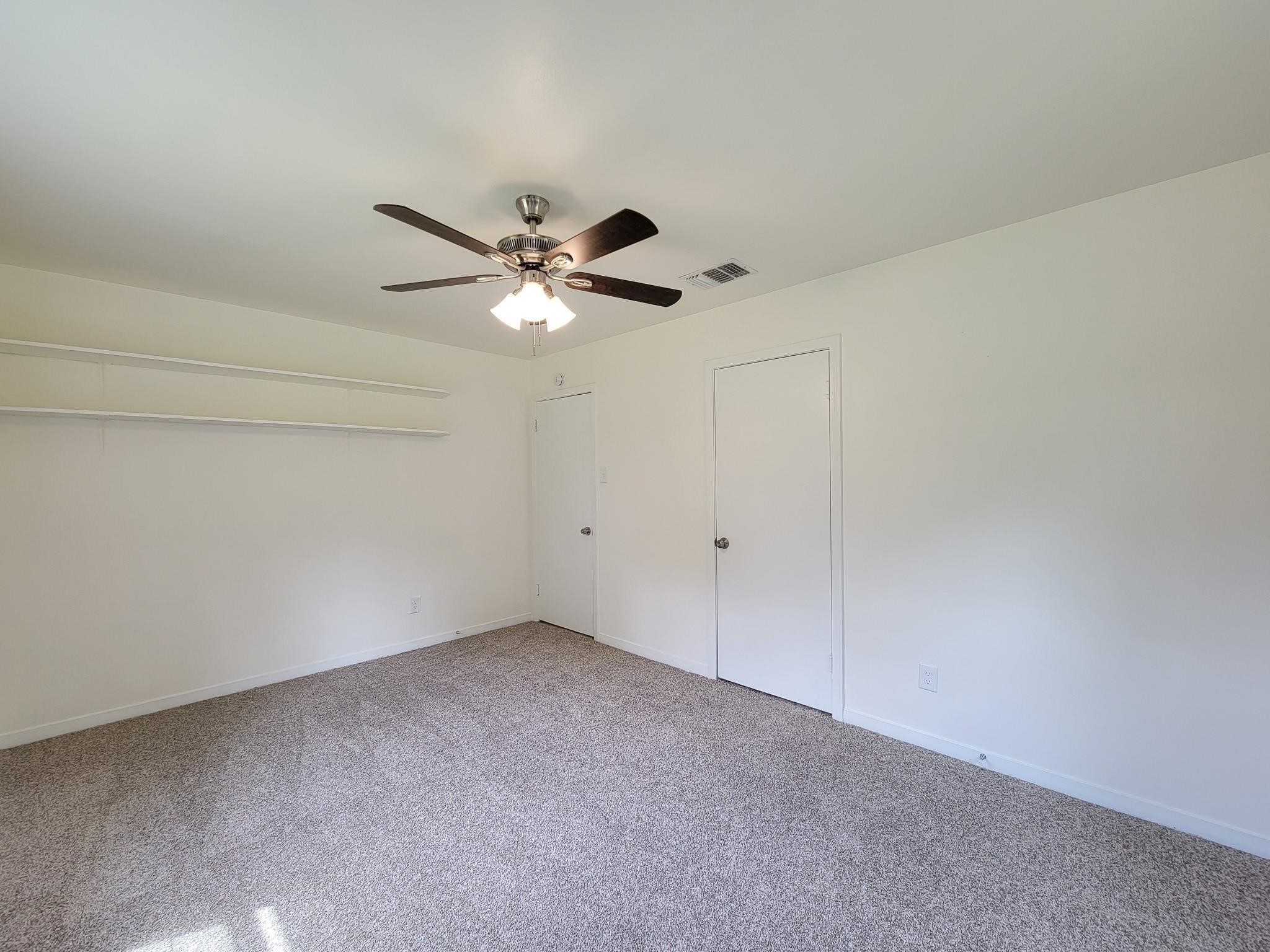 725 Cahill Road, Angleton, TX 77515