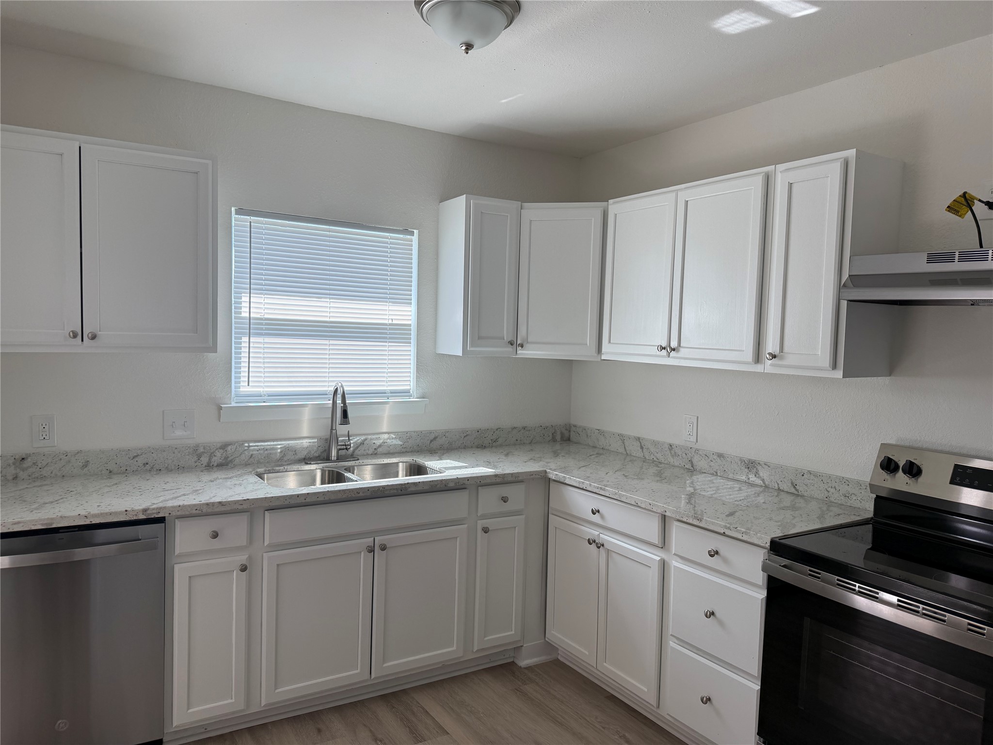 815 17th Avenue N, Texas City, TX 77590