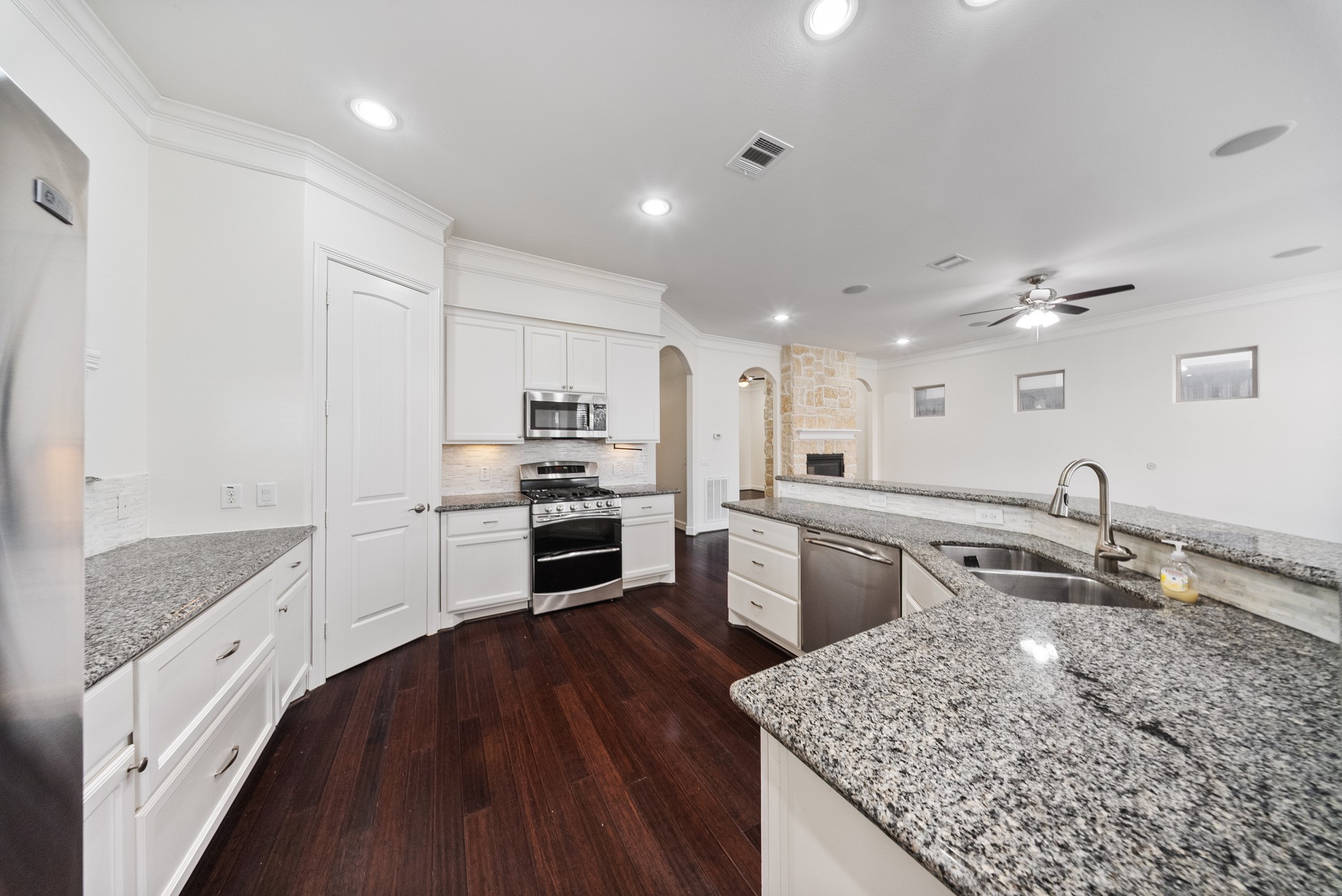 4421 Marina Street, Houston, TX 77007 4421 Marina Street, Houston, TX 77007