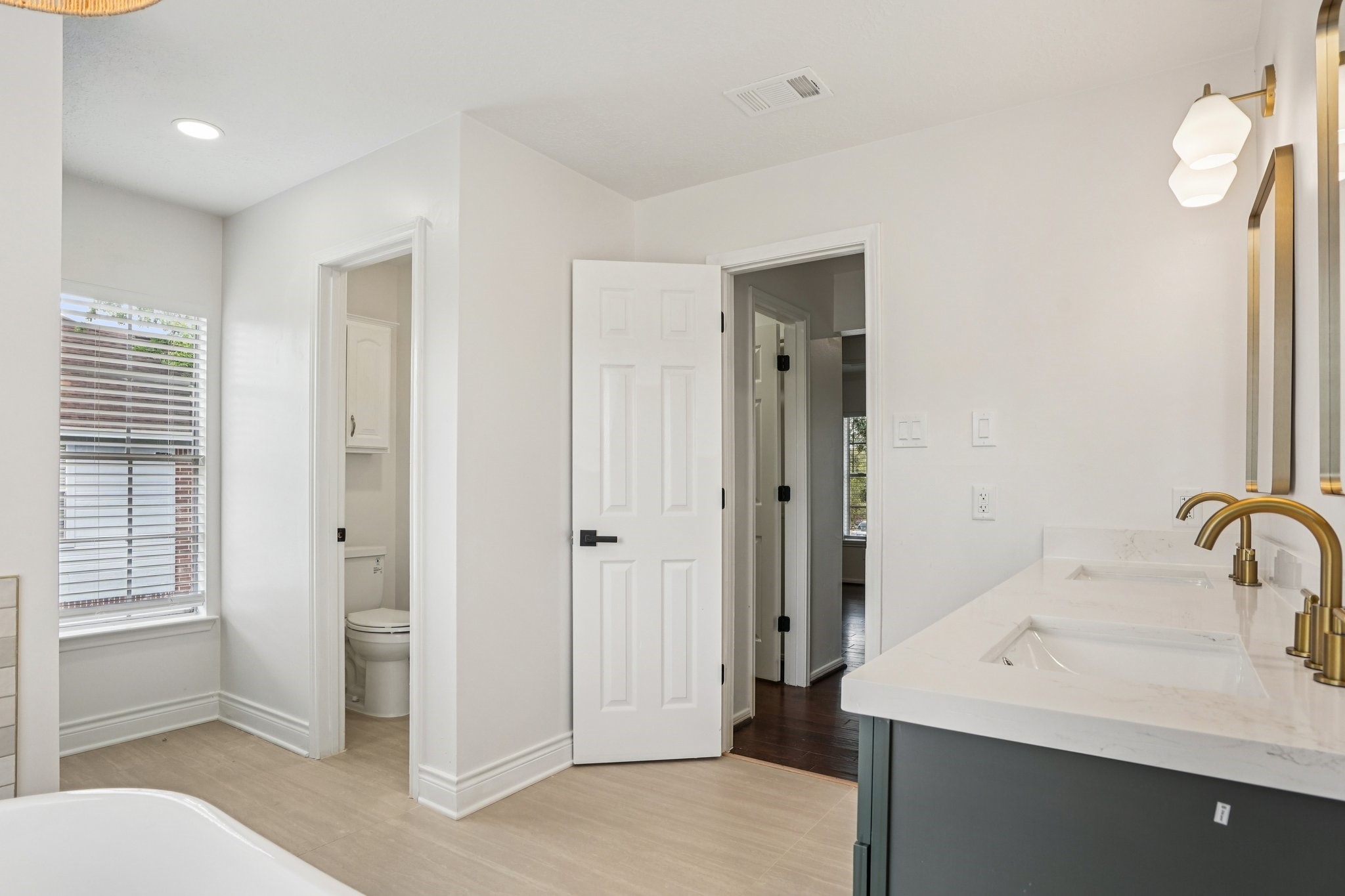 1808 N Mission Circle, Friendswood, TX 77546