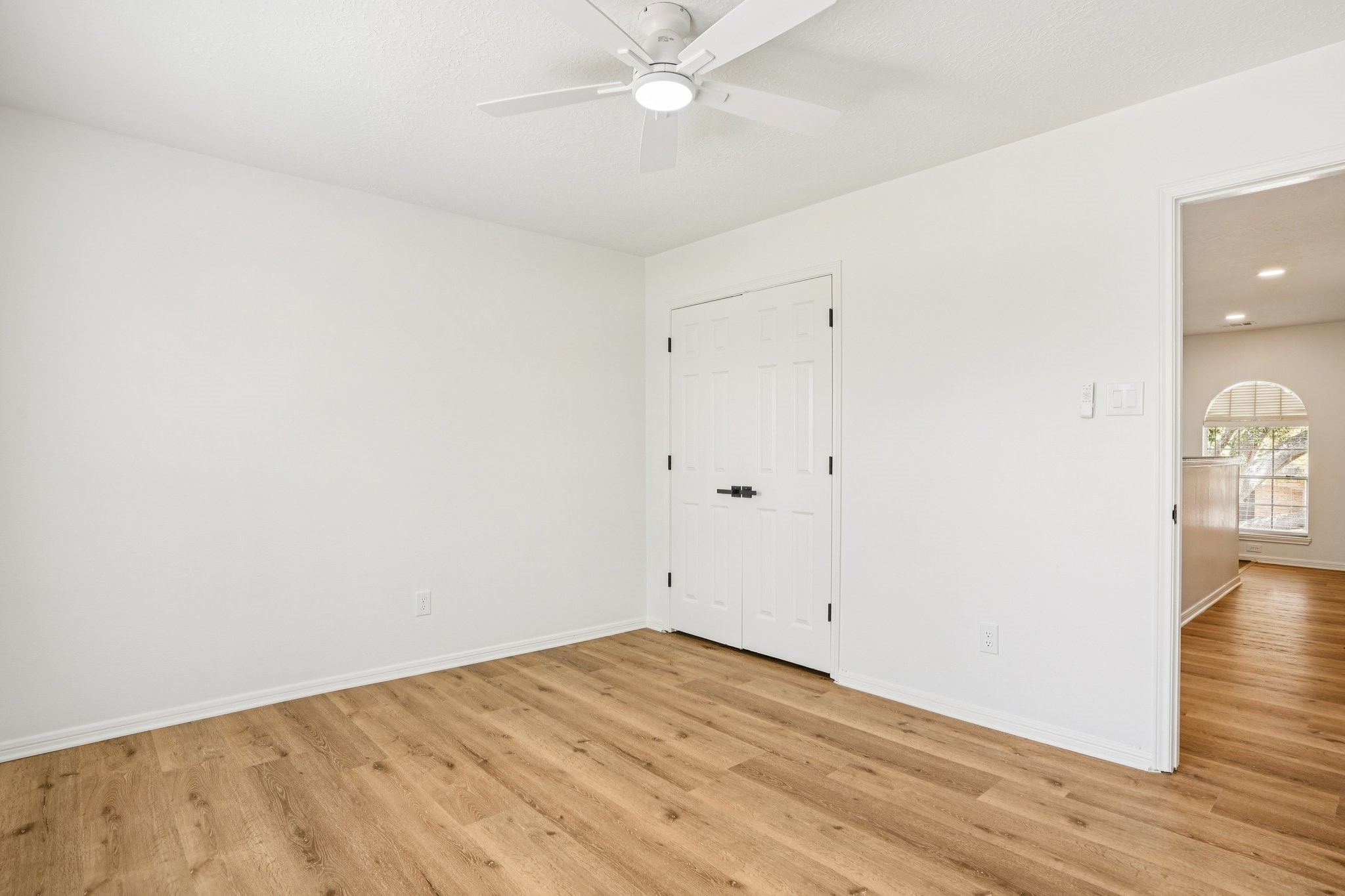 1808 N Mission Circle, Friendswood, TX 77546