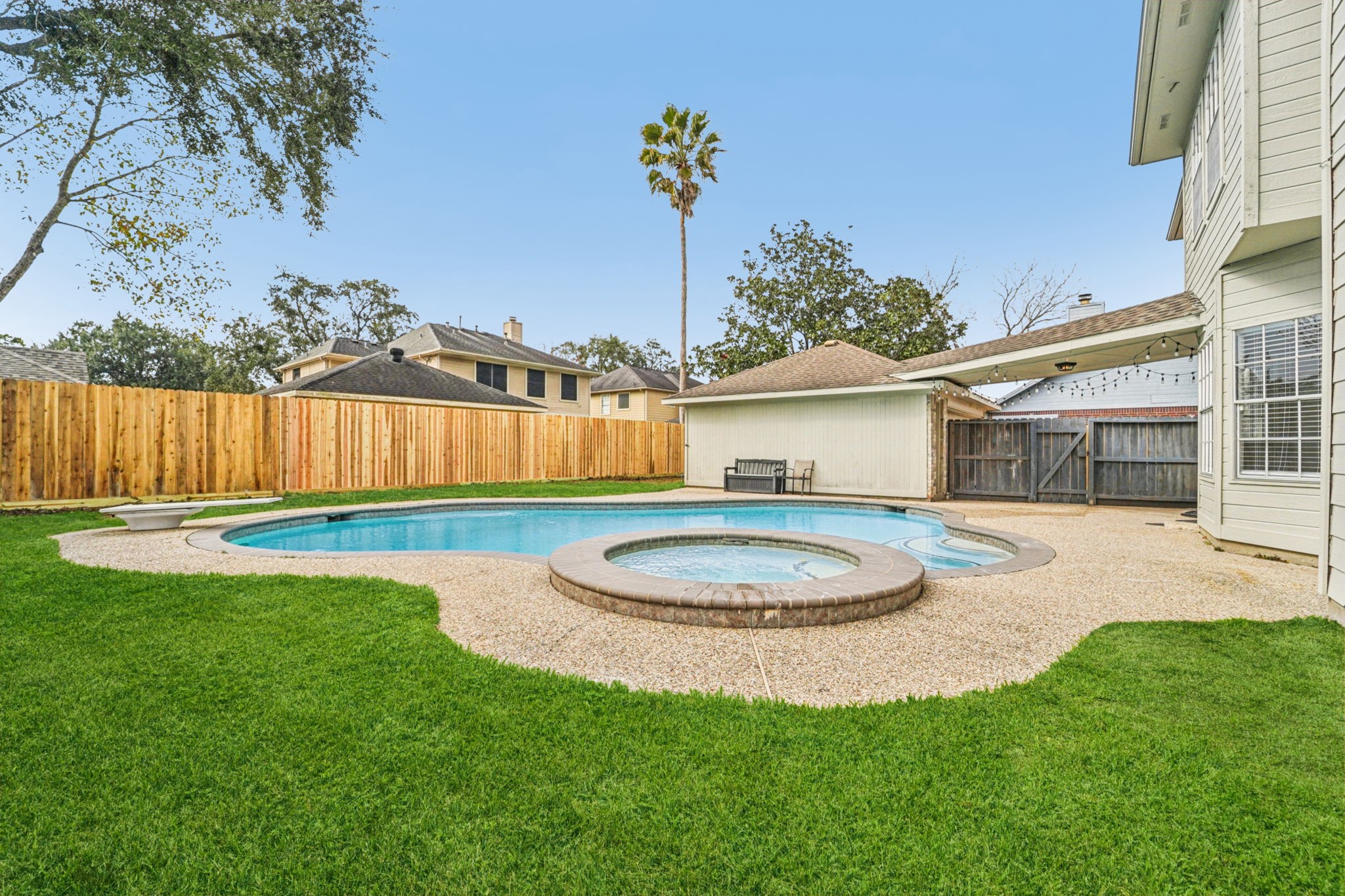 1808 N Mission Circle, Friendswood, TX 77546