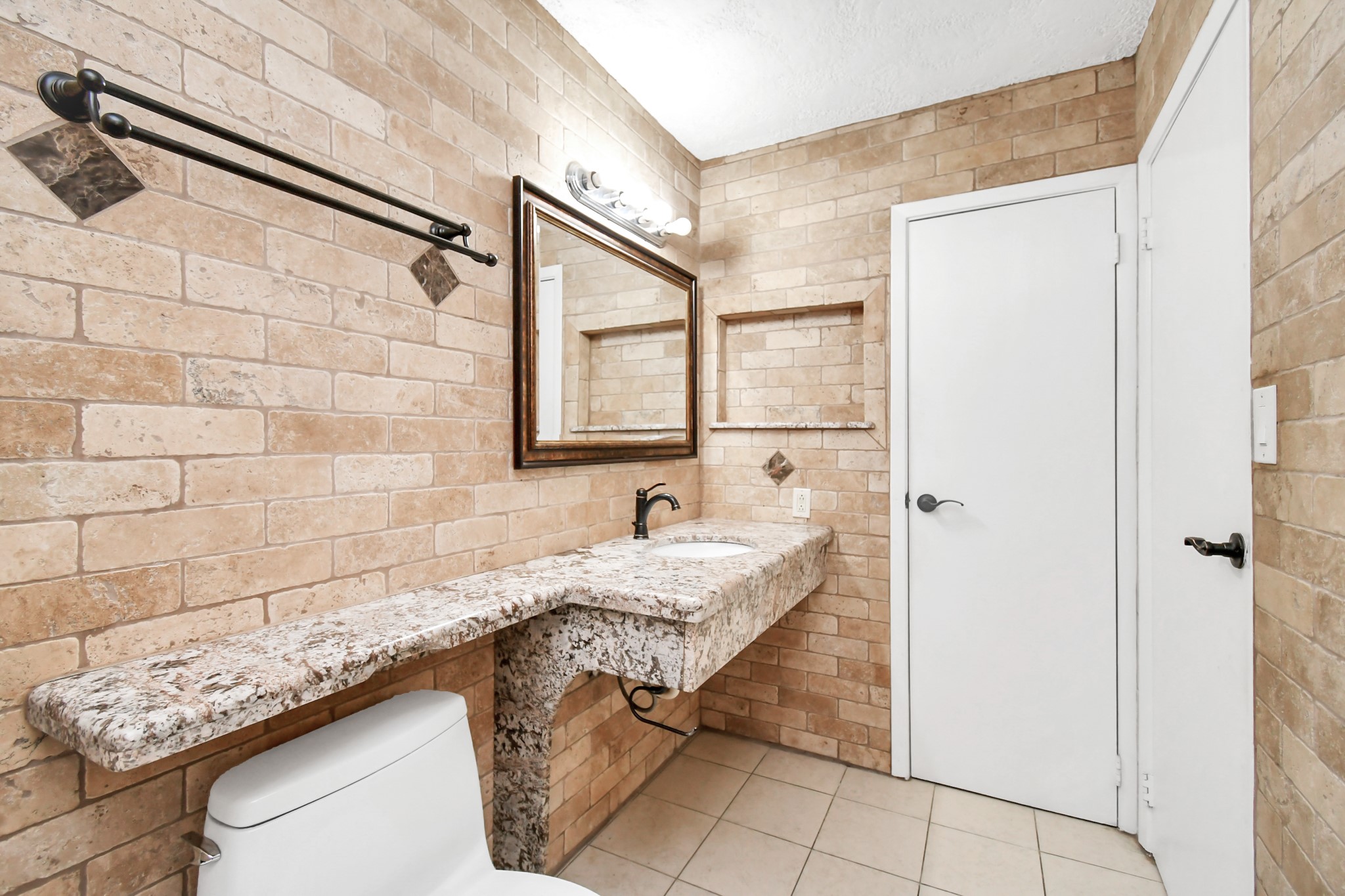 2501 Gulf Freeway, #250D, Dickinson, TX 77539