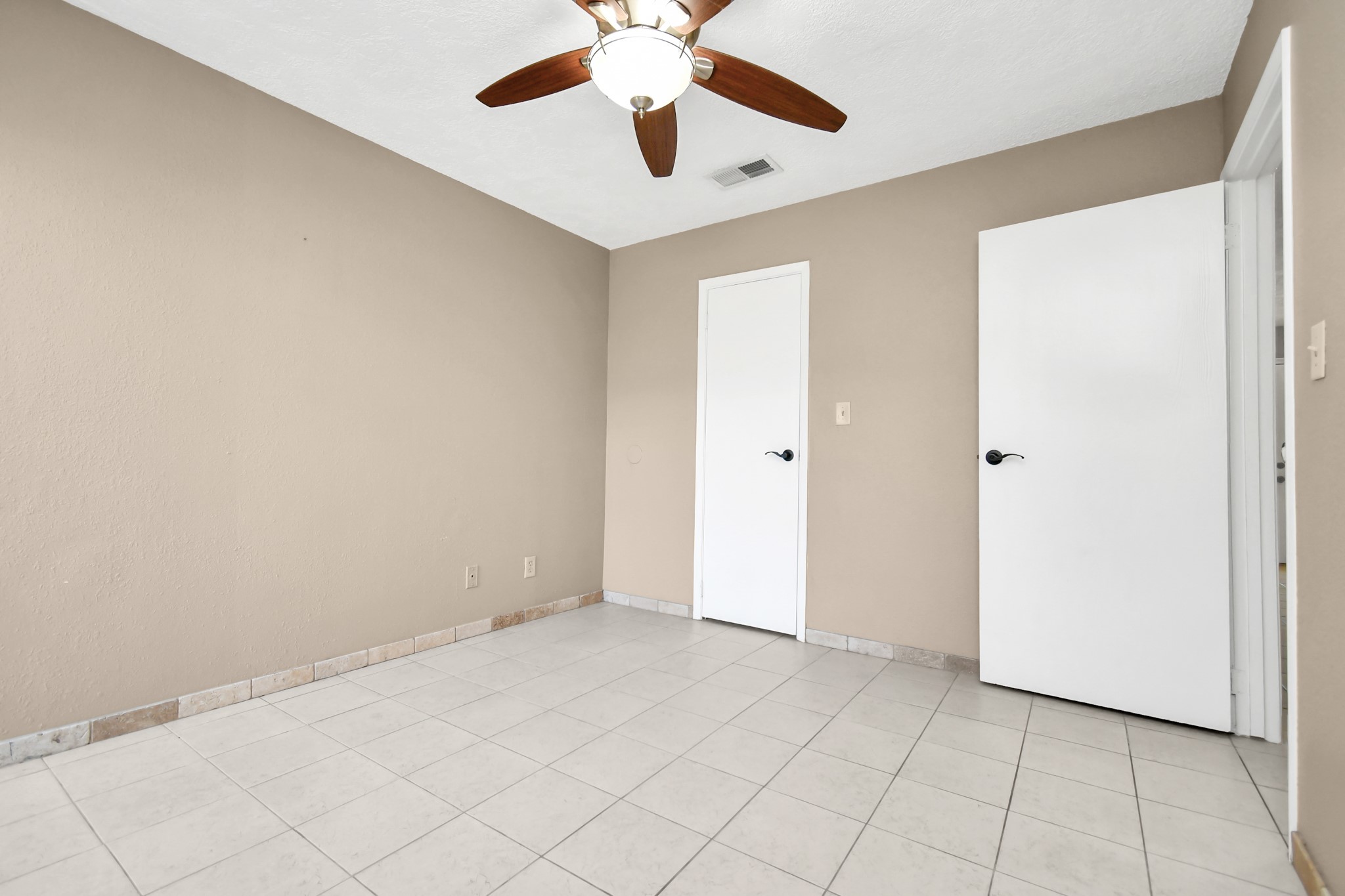 2501 Gulf Freeway, #250D, Dickinson, TX 77539