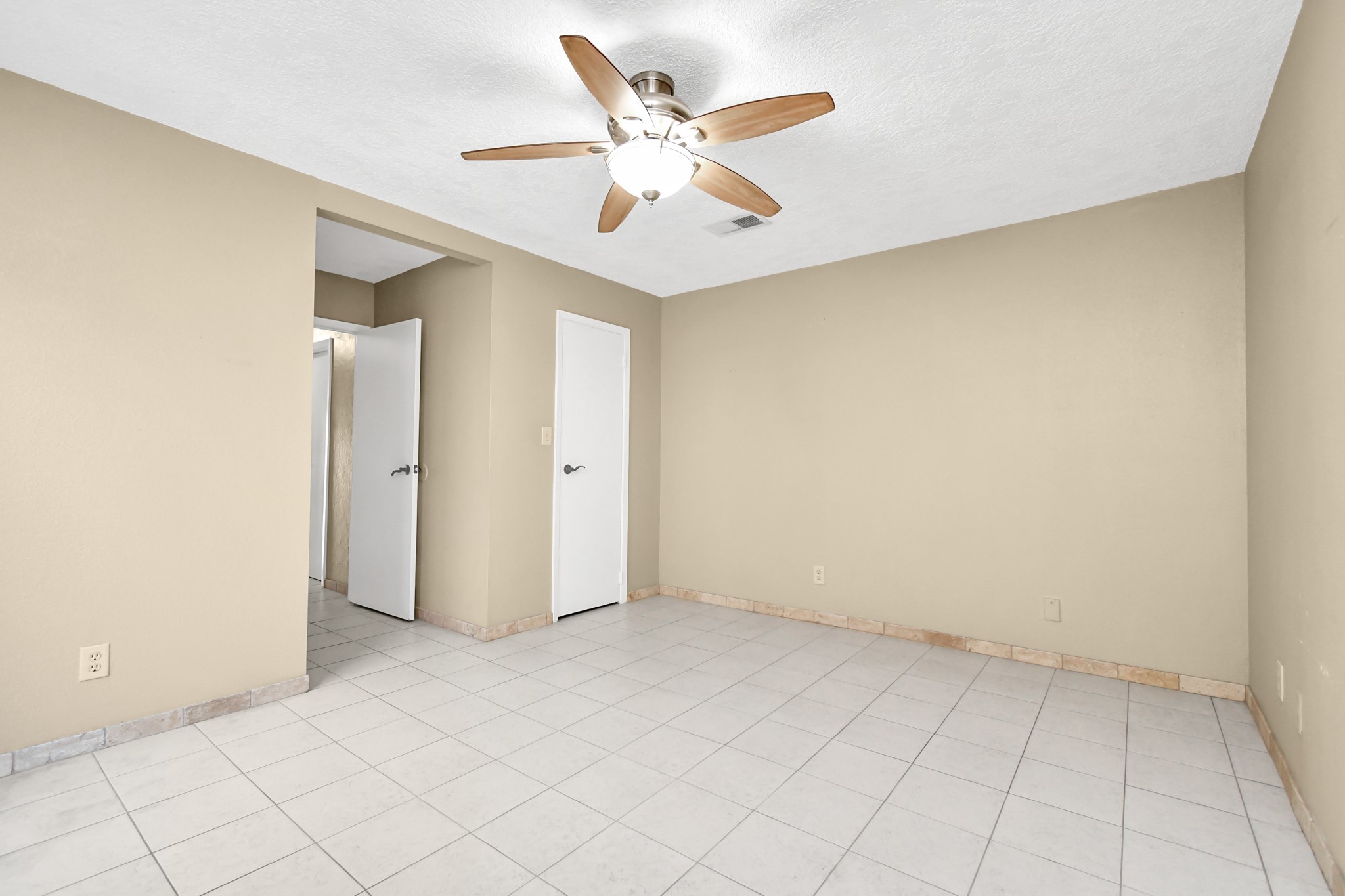 2501 Gulf Freeway, #250D, Dickinson, TX 77539