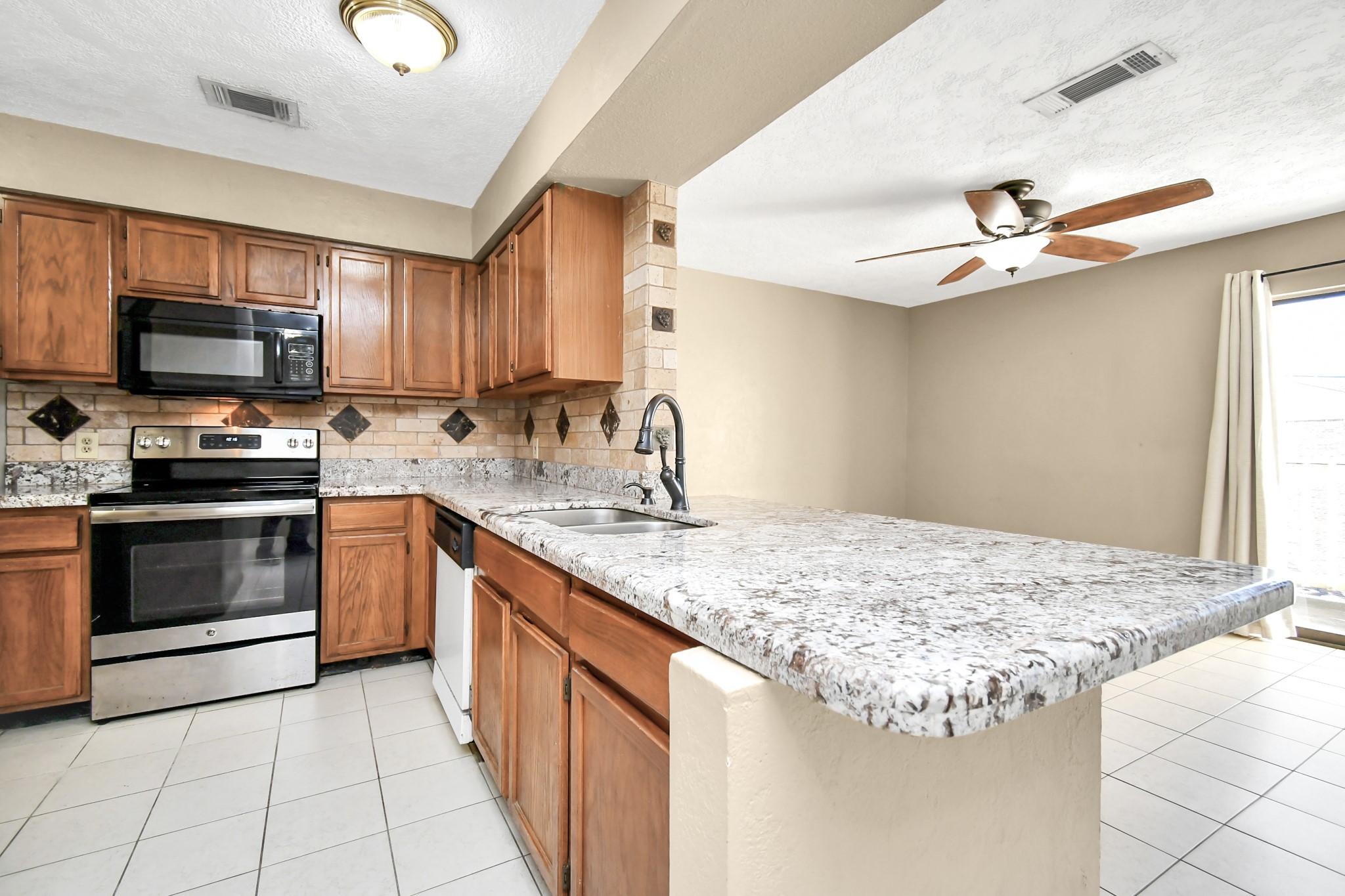 2501 Gulf Freeway, #250D, Dickinson, TX 77539