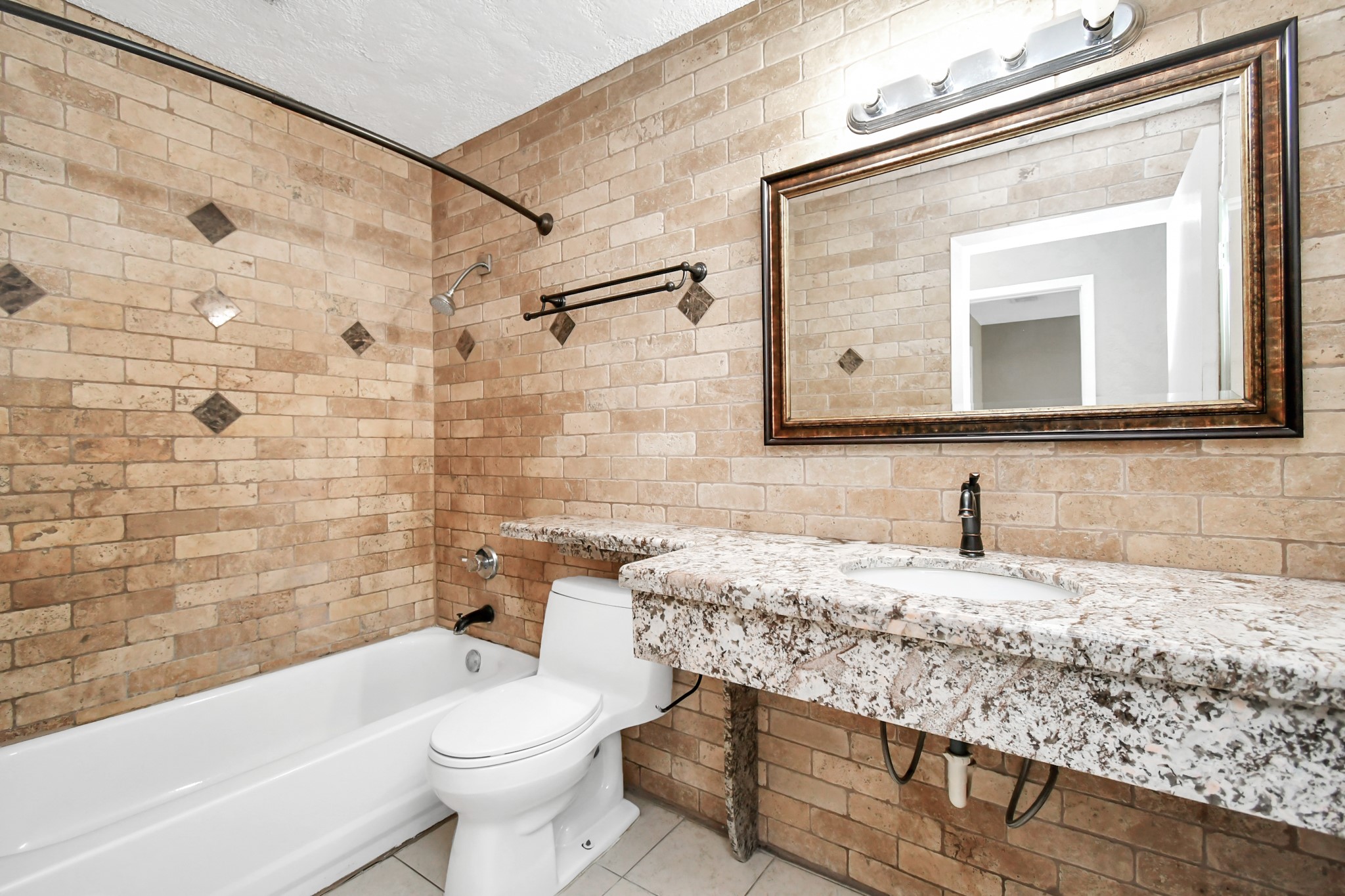 2501 Gulf Freeway, #250D, Dickinson, TX 77539