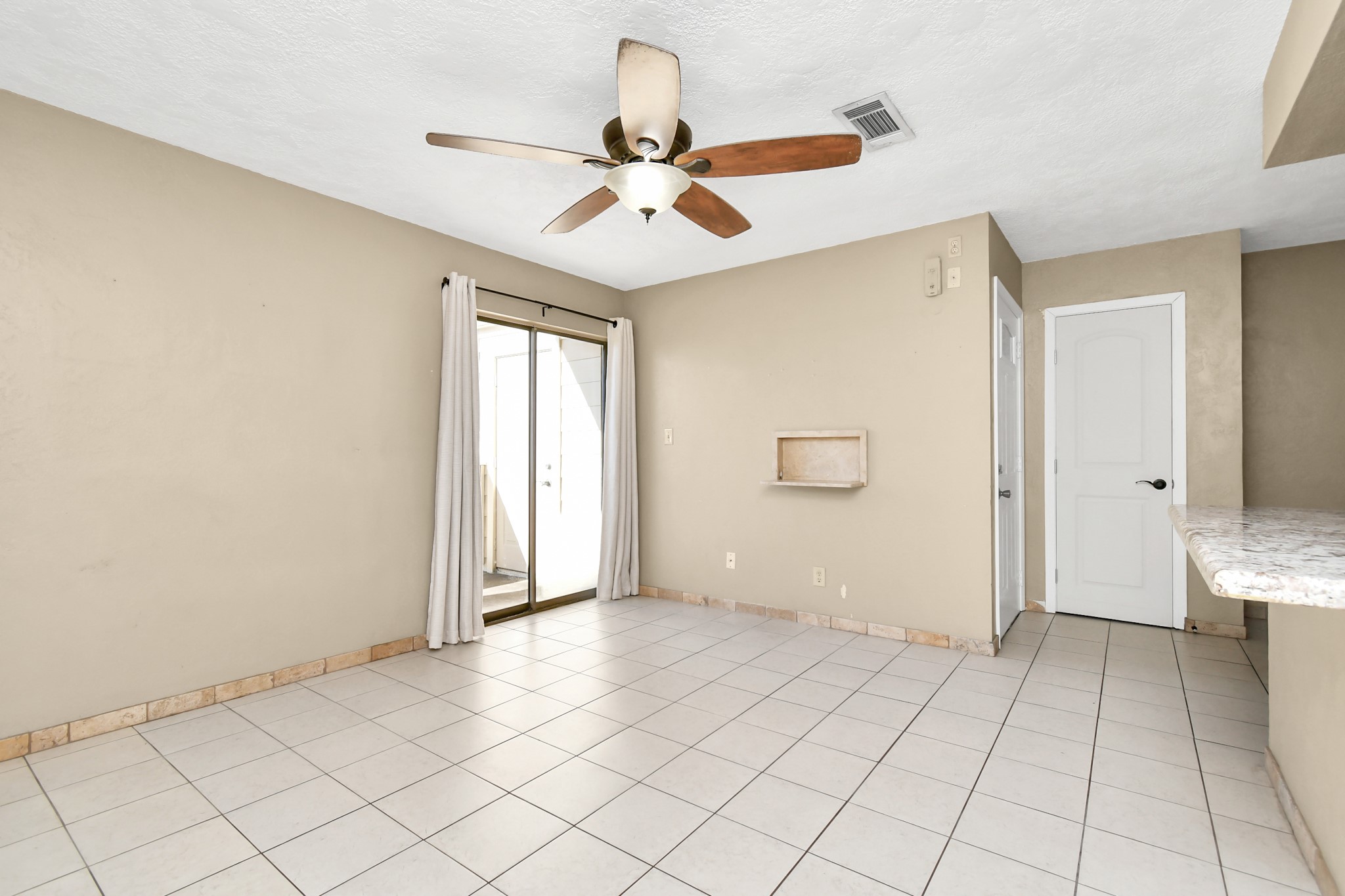 2501 Gulf Freeway, #250D, Dickinson, TX 77539