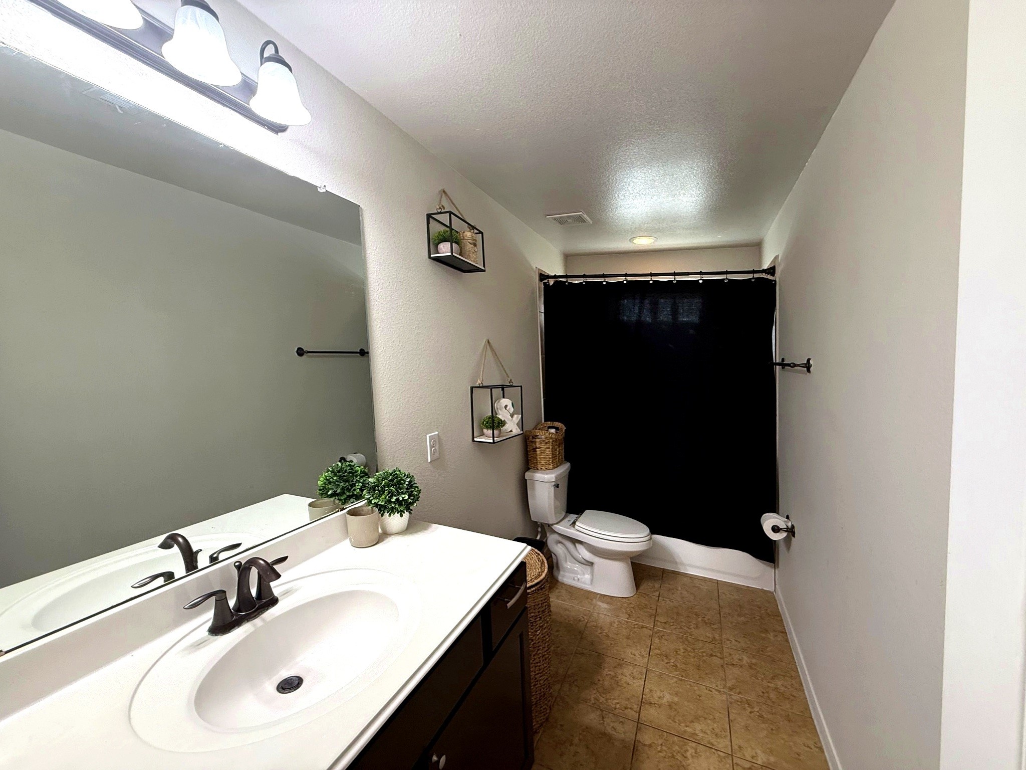 10122 Mariposa Stream Court, Houston, TX 77044