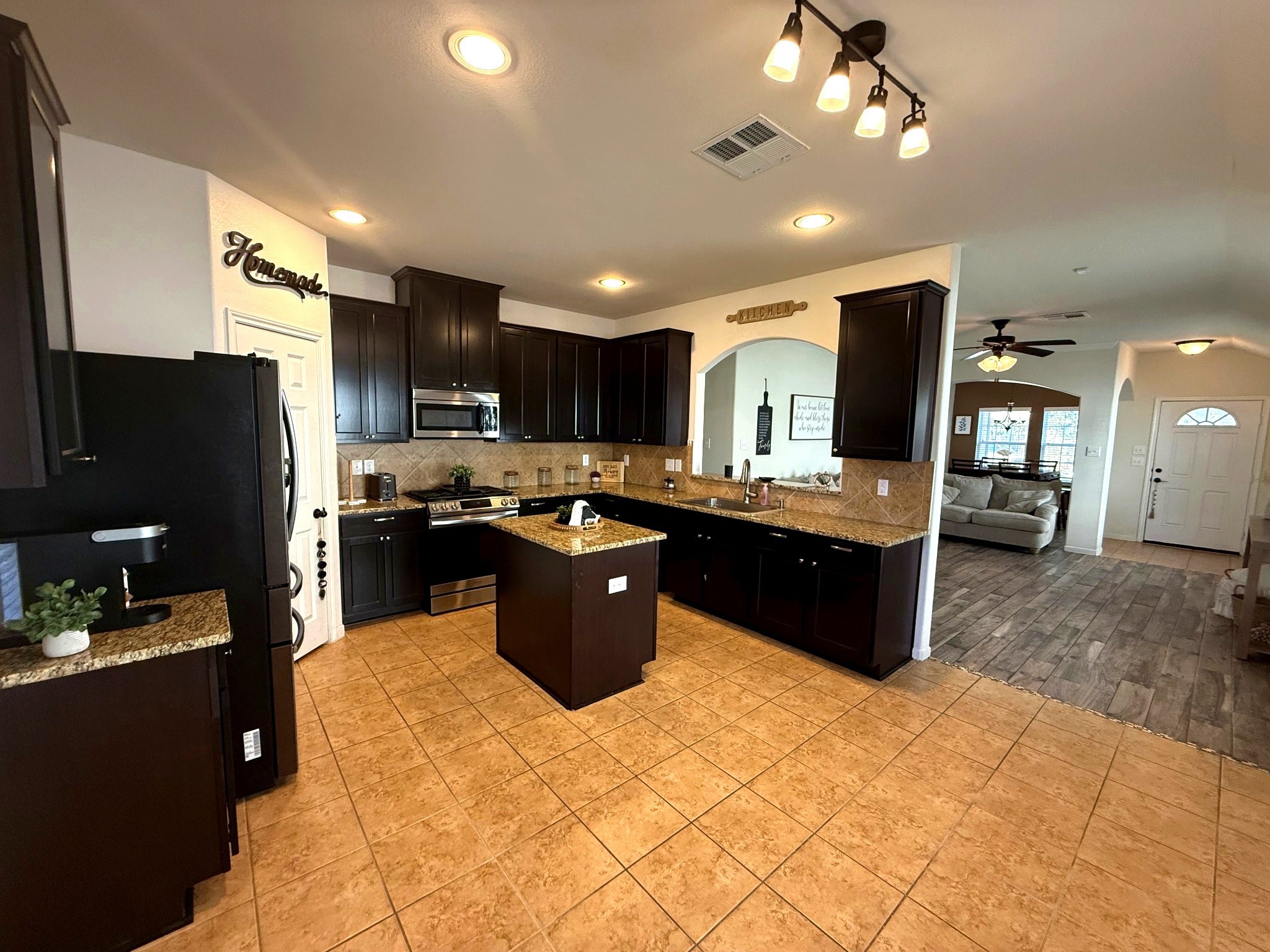 10122 Mariposa Stream Court, Houston, TX 77044