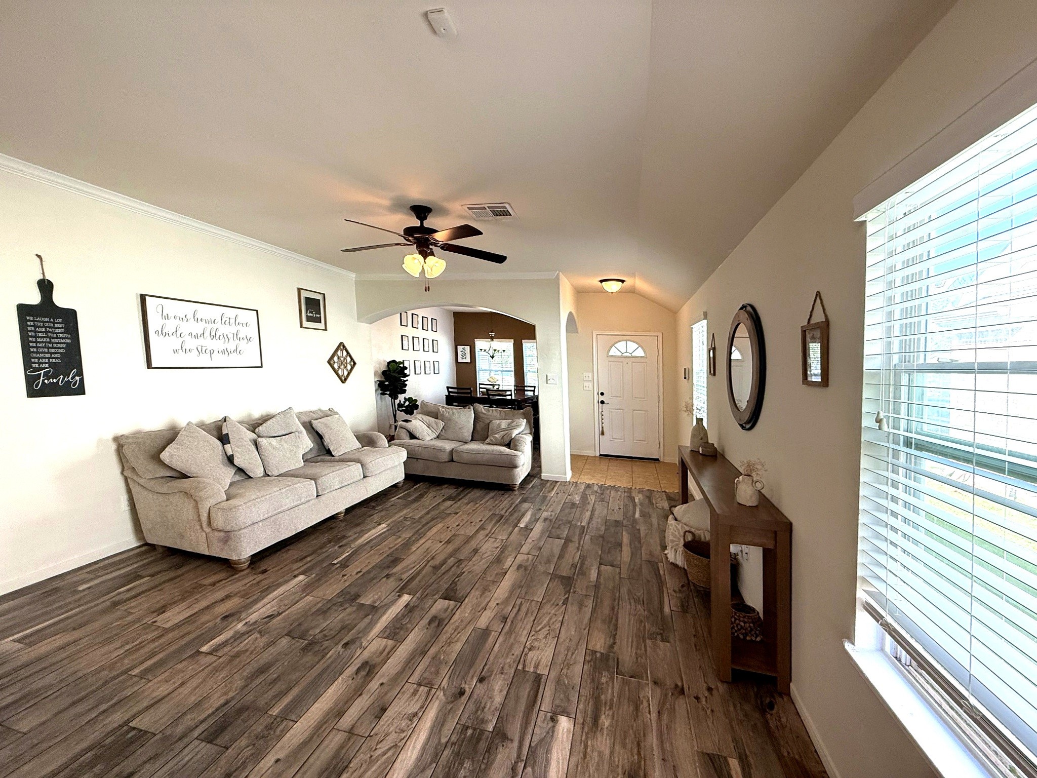 10122 Mariposa Stream Court, Houston, TX 77044