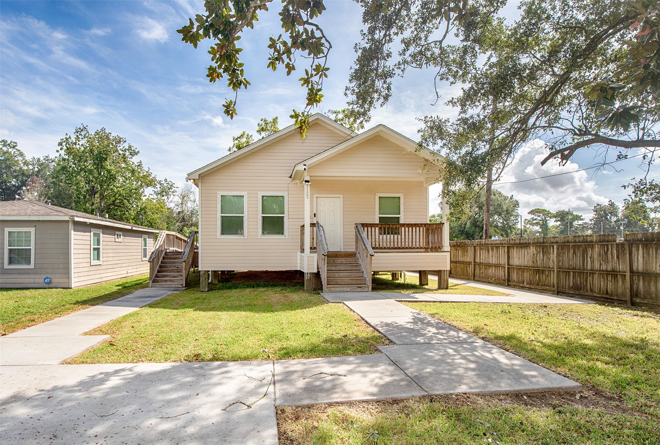 Welcome to this beautiful two bedroom home for lease. Welcome to this beautiful two bedroom home for lease.