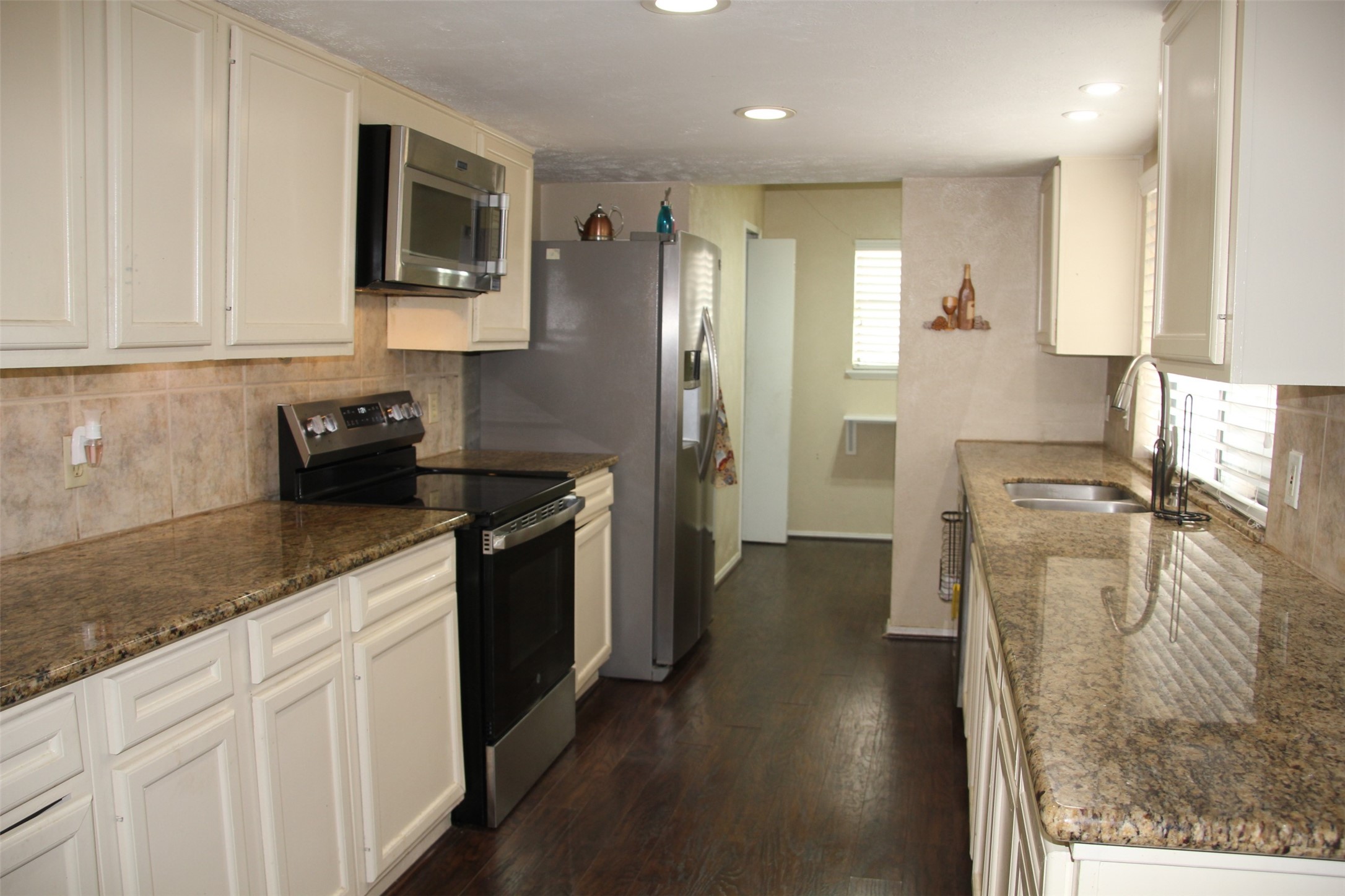3035 Meadowview Dr Corner, Missouri City, TX 77459