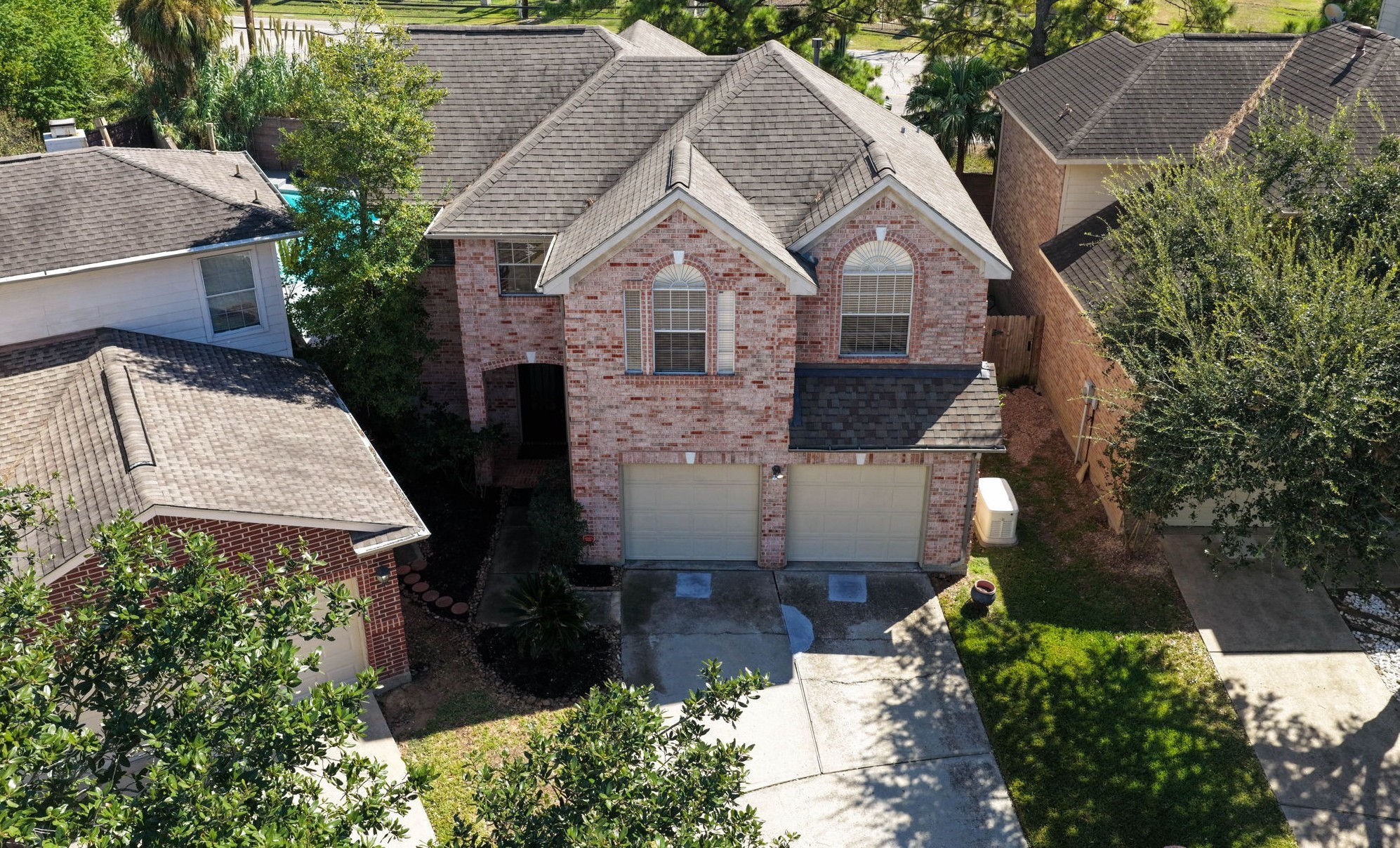 Full view of this 3 bedroom, 2.5 bath home located on a cul-de-sac lot.