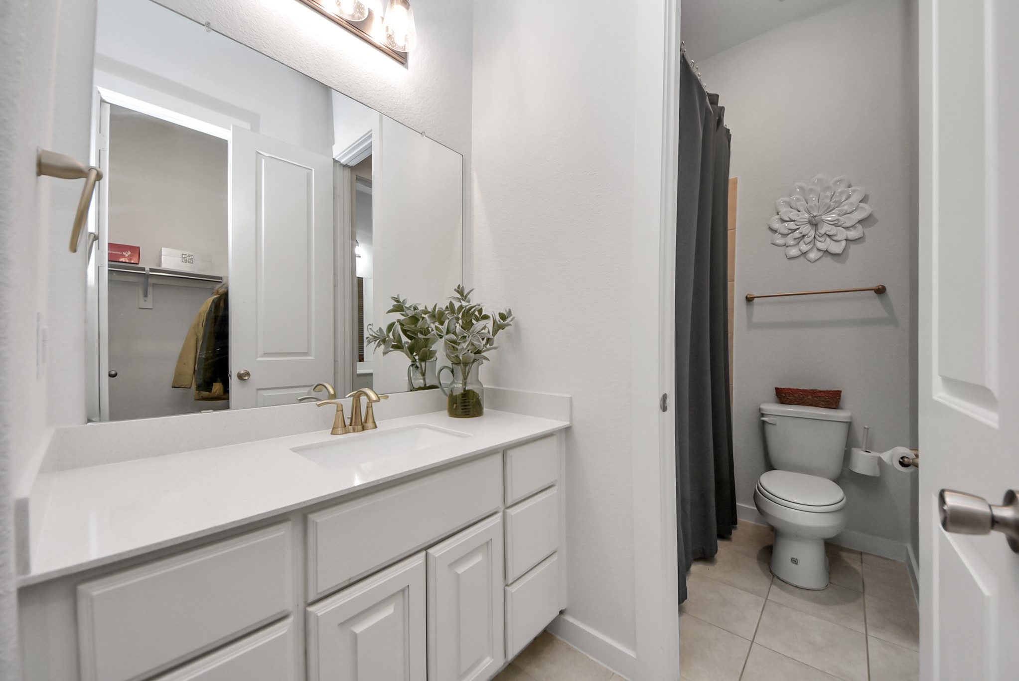 Bright bathroom with an extended vanity, modern fixtures, and neutral finishes.
